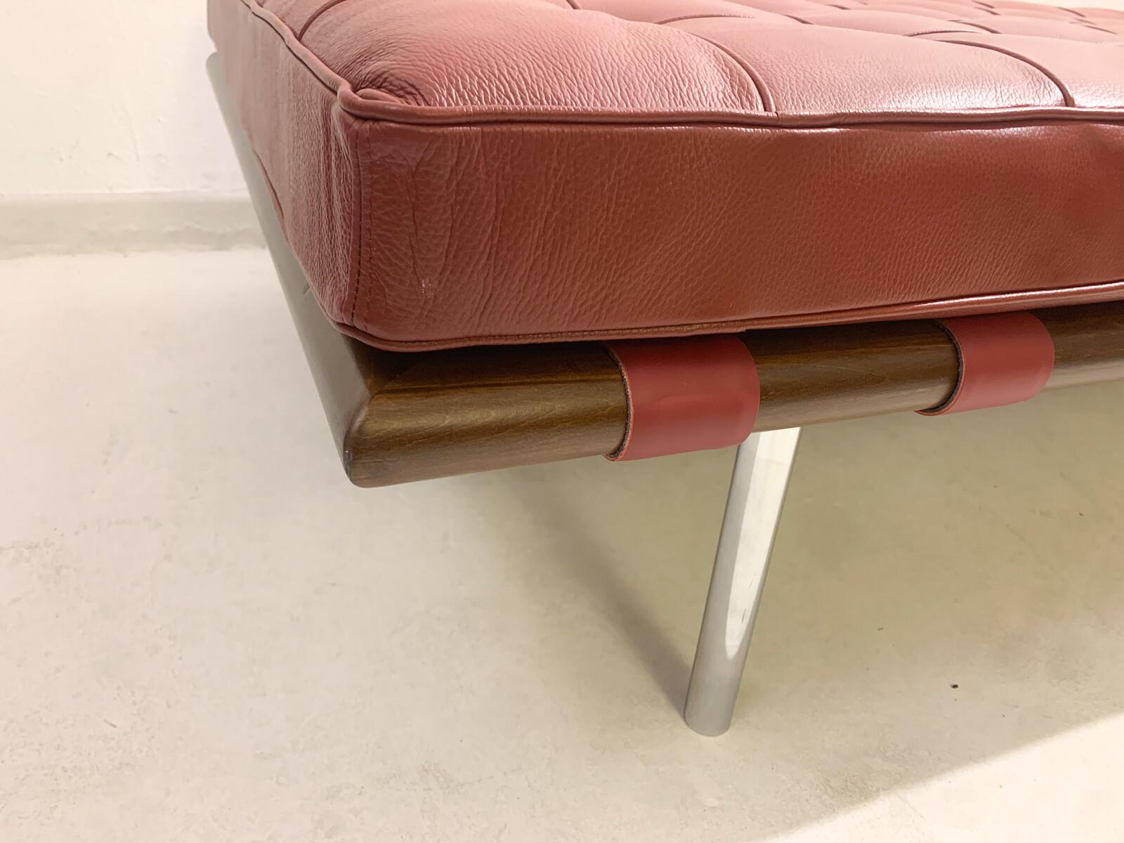 Barcelona Daybed by Ludwig Mies van der Rohe for Knoll, Burgundy Leather, 1990s For Sale 2
