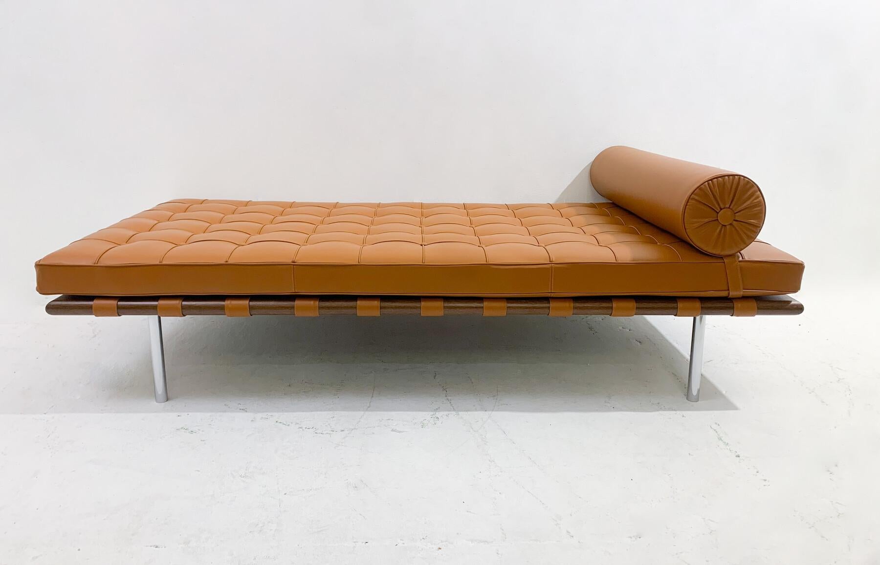 Barcelona Daybed by Ludwig Mies van der Rohe for Knoll, Cognac Leather 4