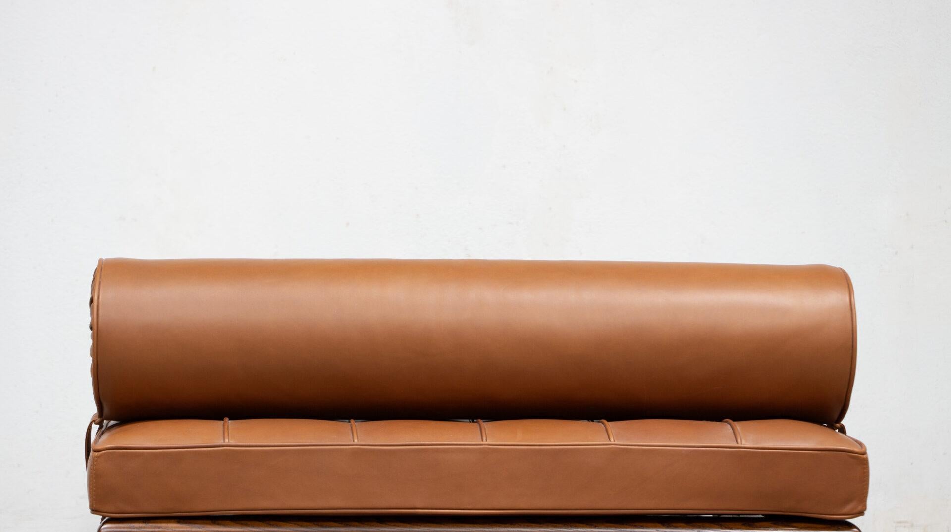 Barcelona Daybed by Ludwig Mies Van Der Rohe for Knoll International, 2021 For Sale 5
