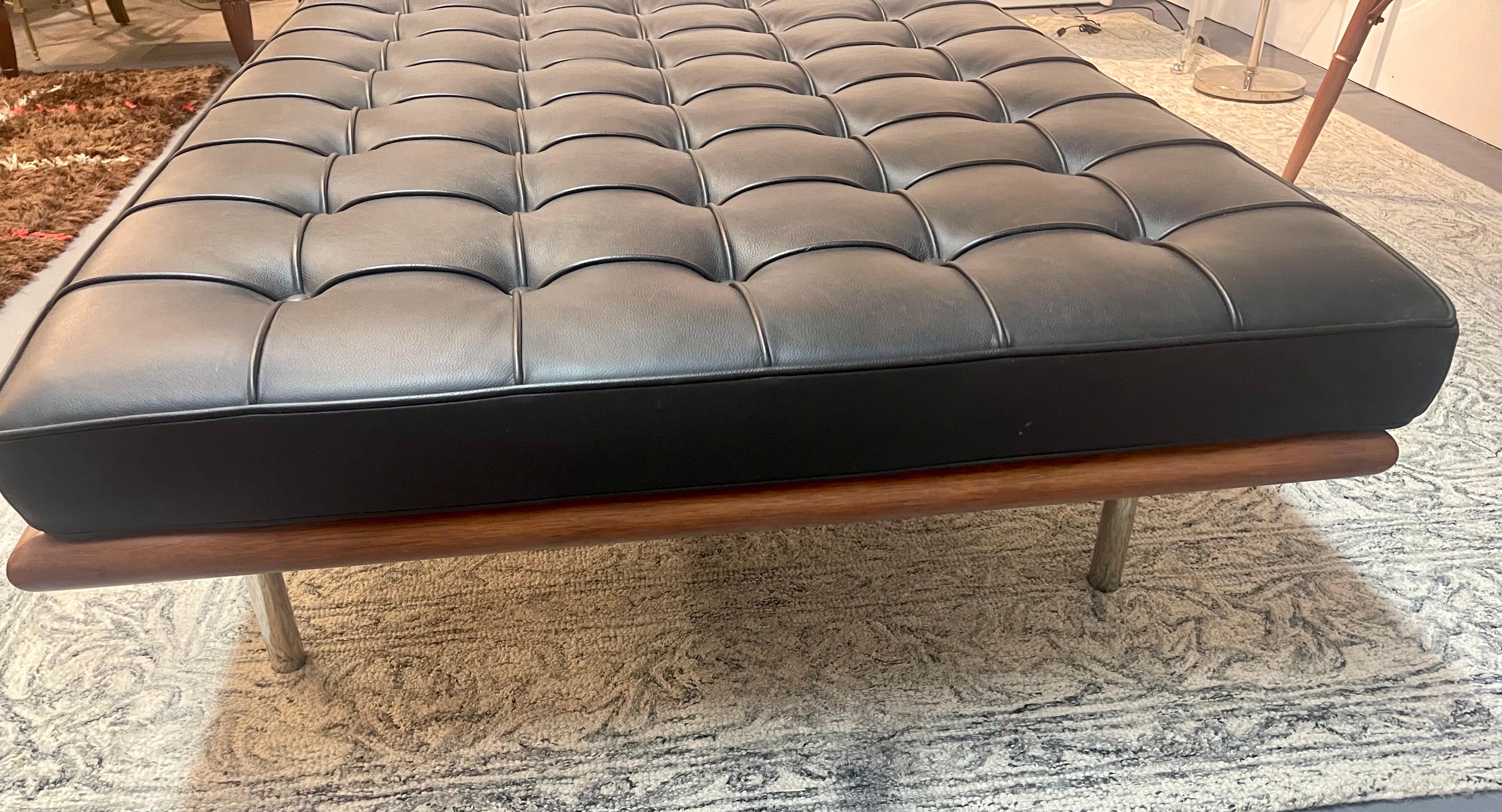Barcelona Daybed by Ludwig Mies van der Rohe for Knoll Signed in Black Leather 7