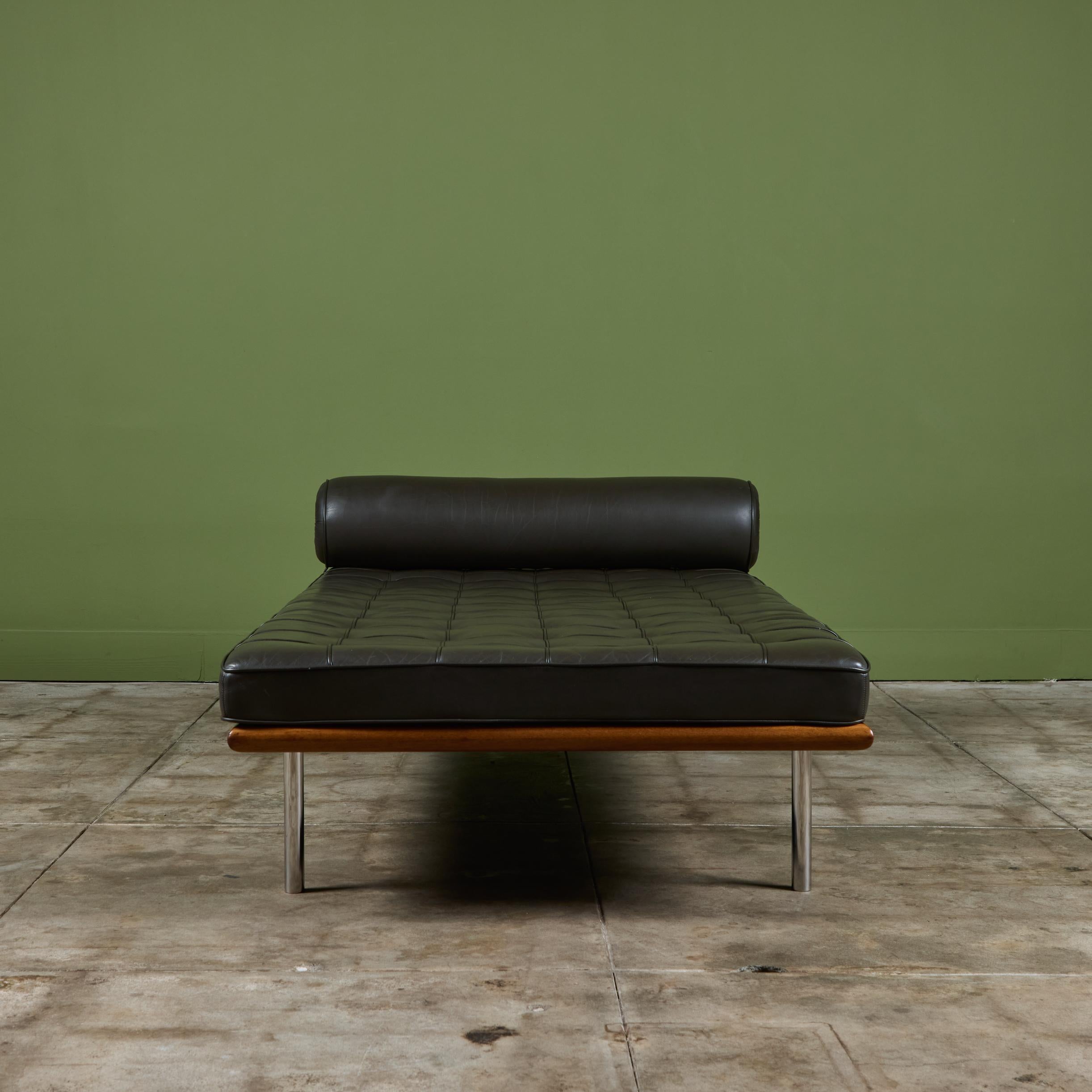 Barcelona Daybed by Mies van der Rohe for Knoll For Sale 3