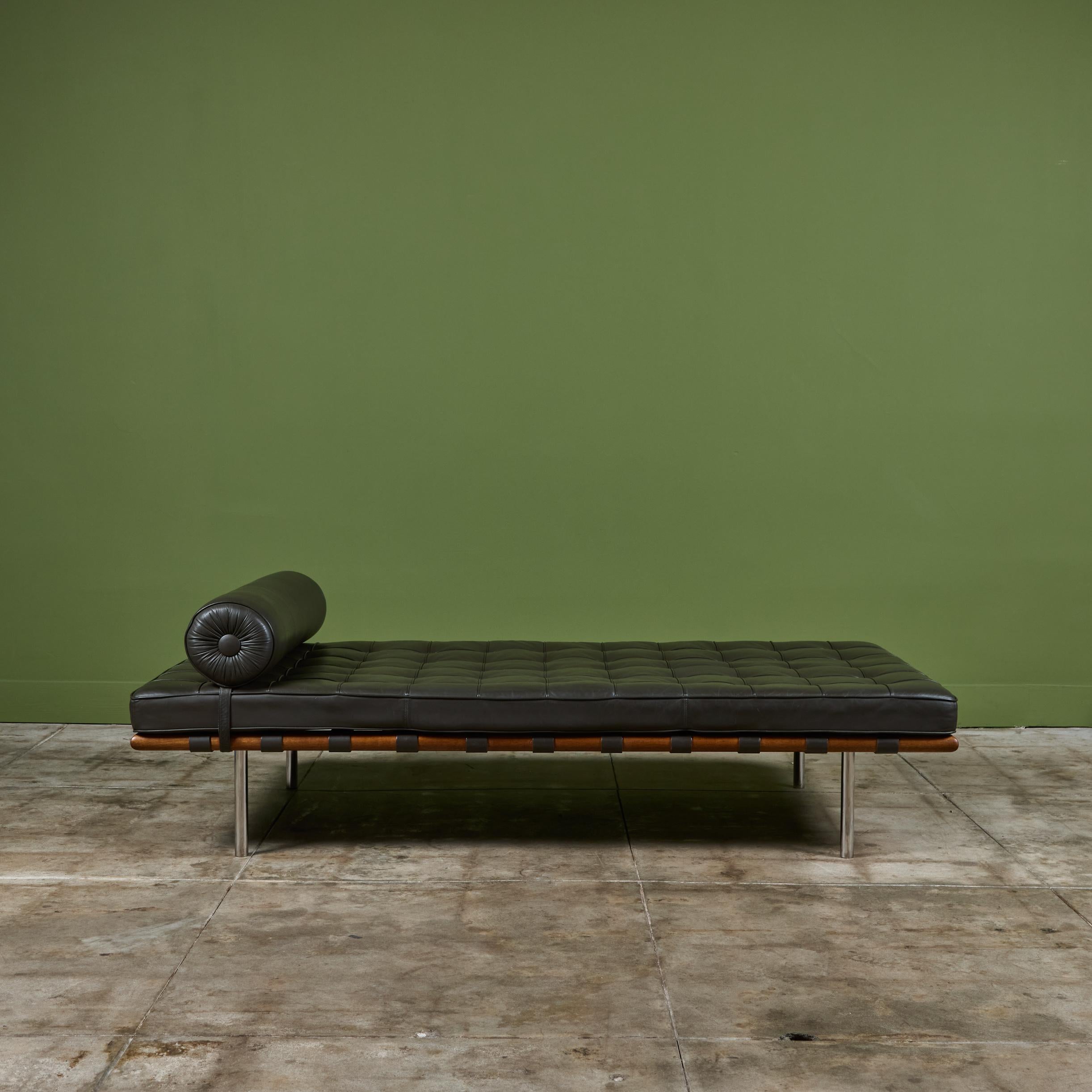 Barcelona Daybed by Mies van der Rohe for Knoll In Good Condition For Sale In Los Angeles, CA