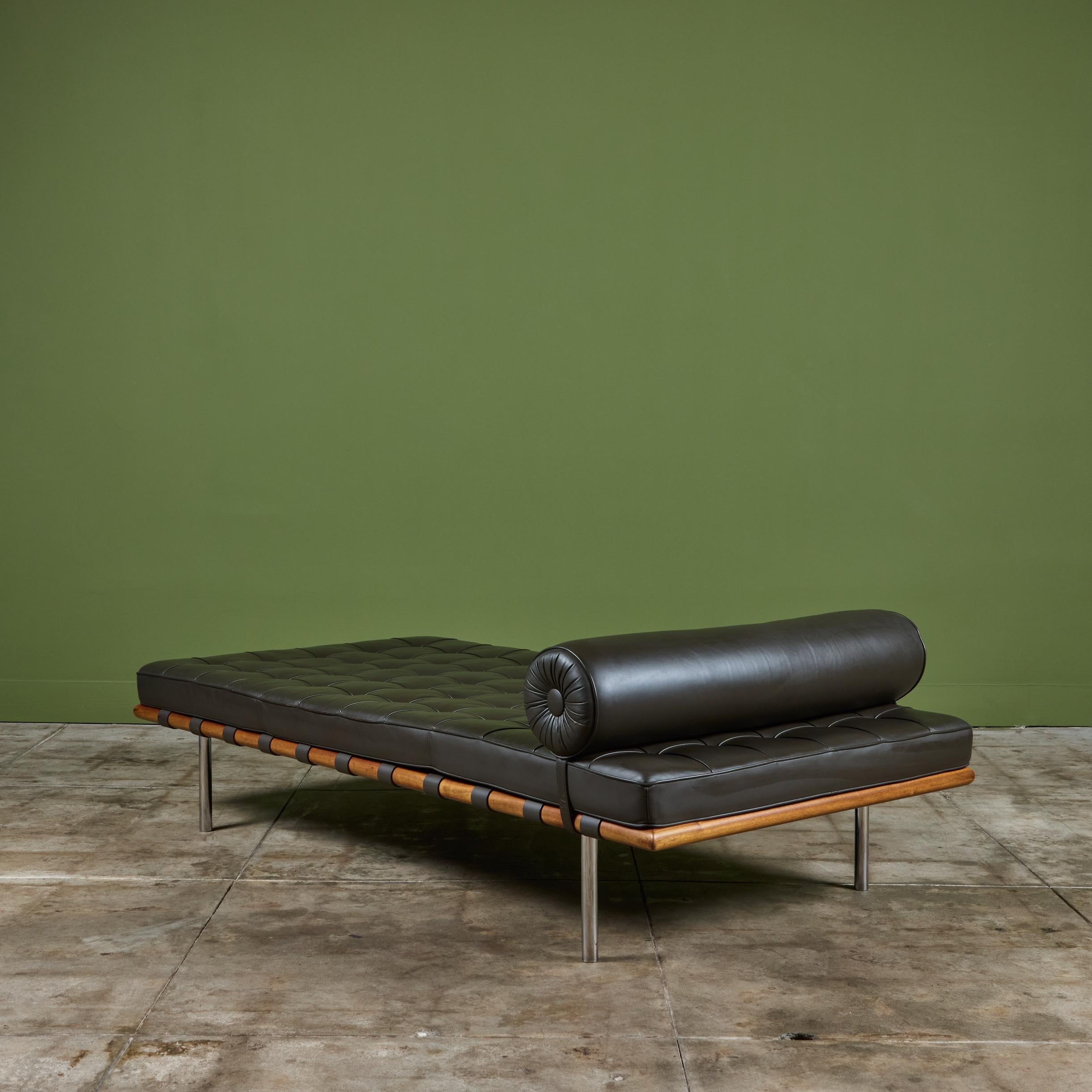 Barcelona Daybed by Mies van der Rohe for Knoll For Sale 1