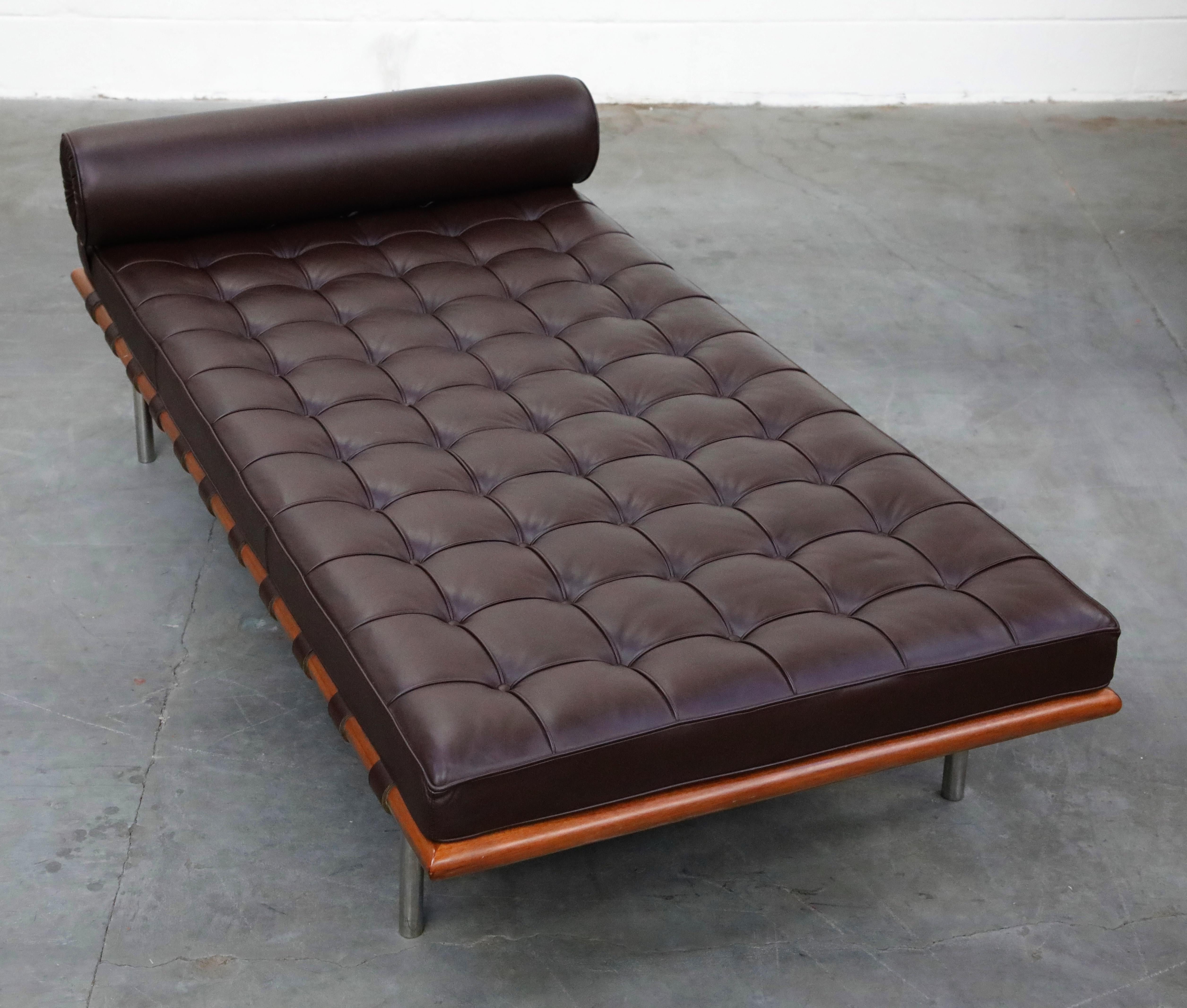 Barcelona Daybed by Mies Van Der Rohe for Knoll in Dark Brown Leather, Signed In Excellent Condition In Los Angeles, CA