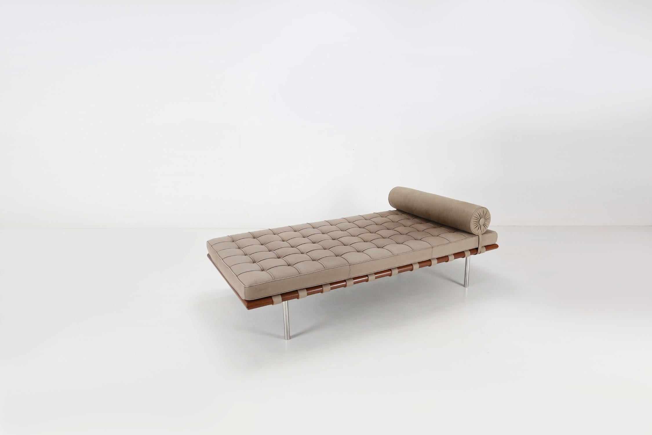 Iconic Barcelona daybed designed by Mies van der Rohe in 1930.
Made in a Mahogany frame with chrome metal feet.
The cushion is made of 72 individual panels are cut, hand-welted and hand-tufted with leather and buttons produced from a single