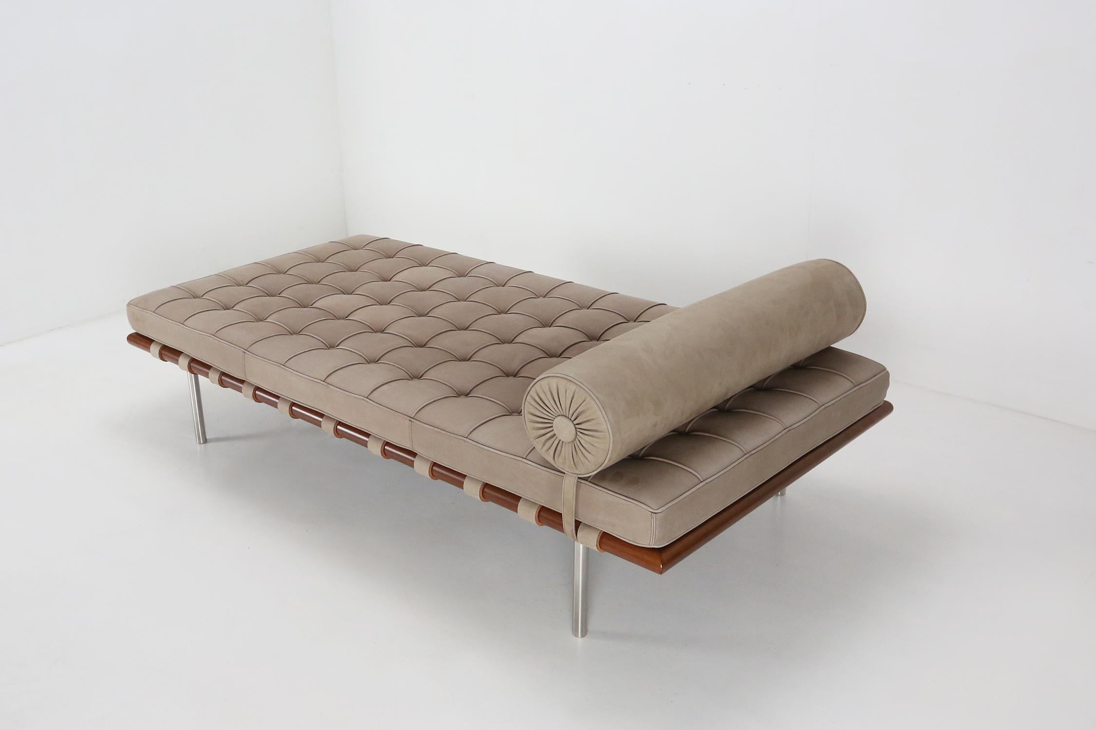 barcelona style daybed