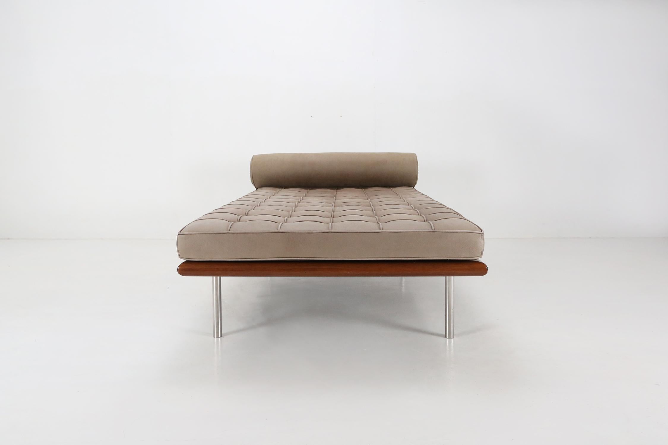 Mid-Century Modern Barcelona Daybed by Mies van der Rohe