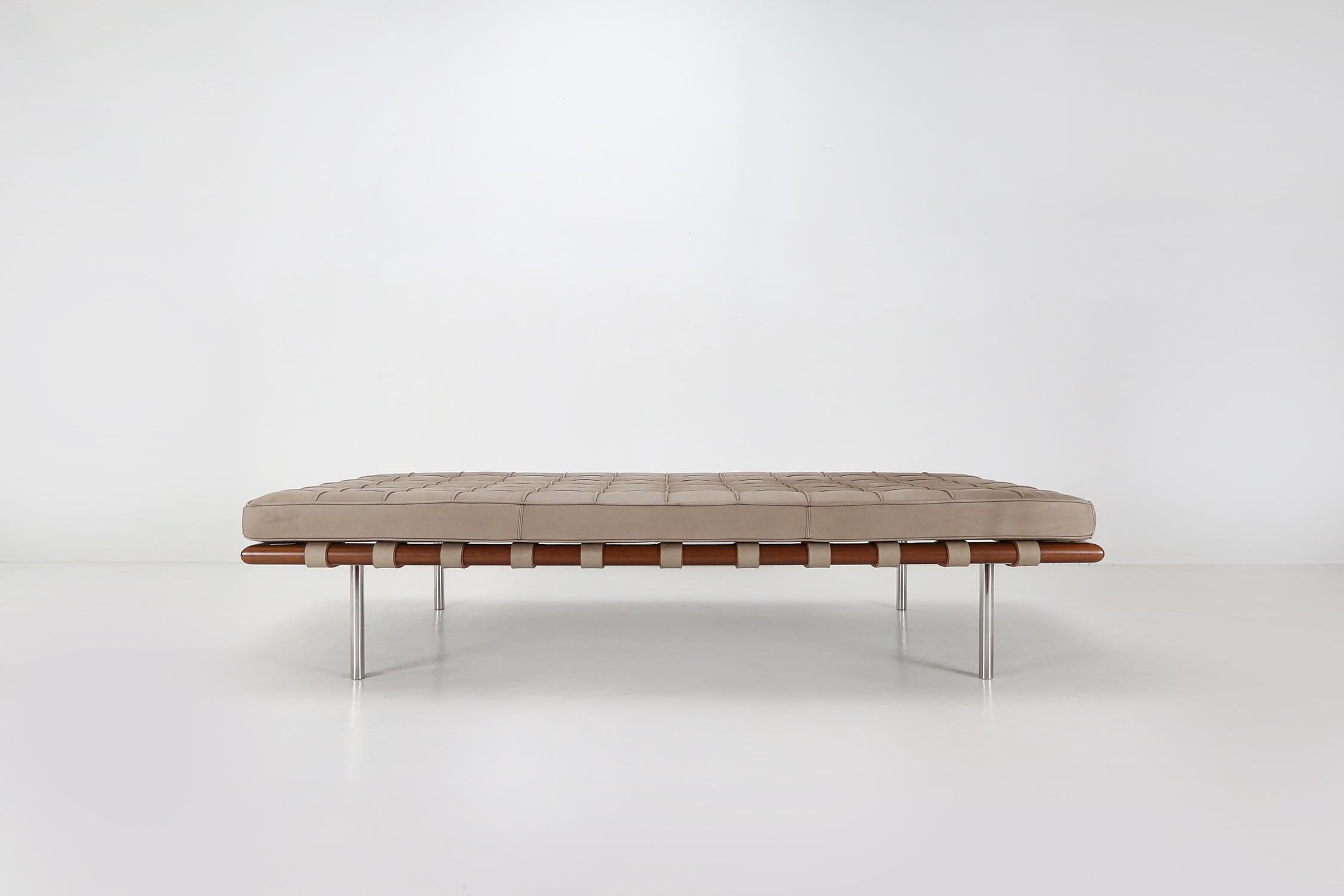Barcelona Daybed by Mies van der Rohe In Good Condition In Meulebeke, BE