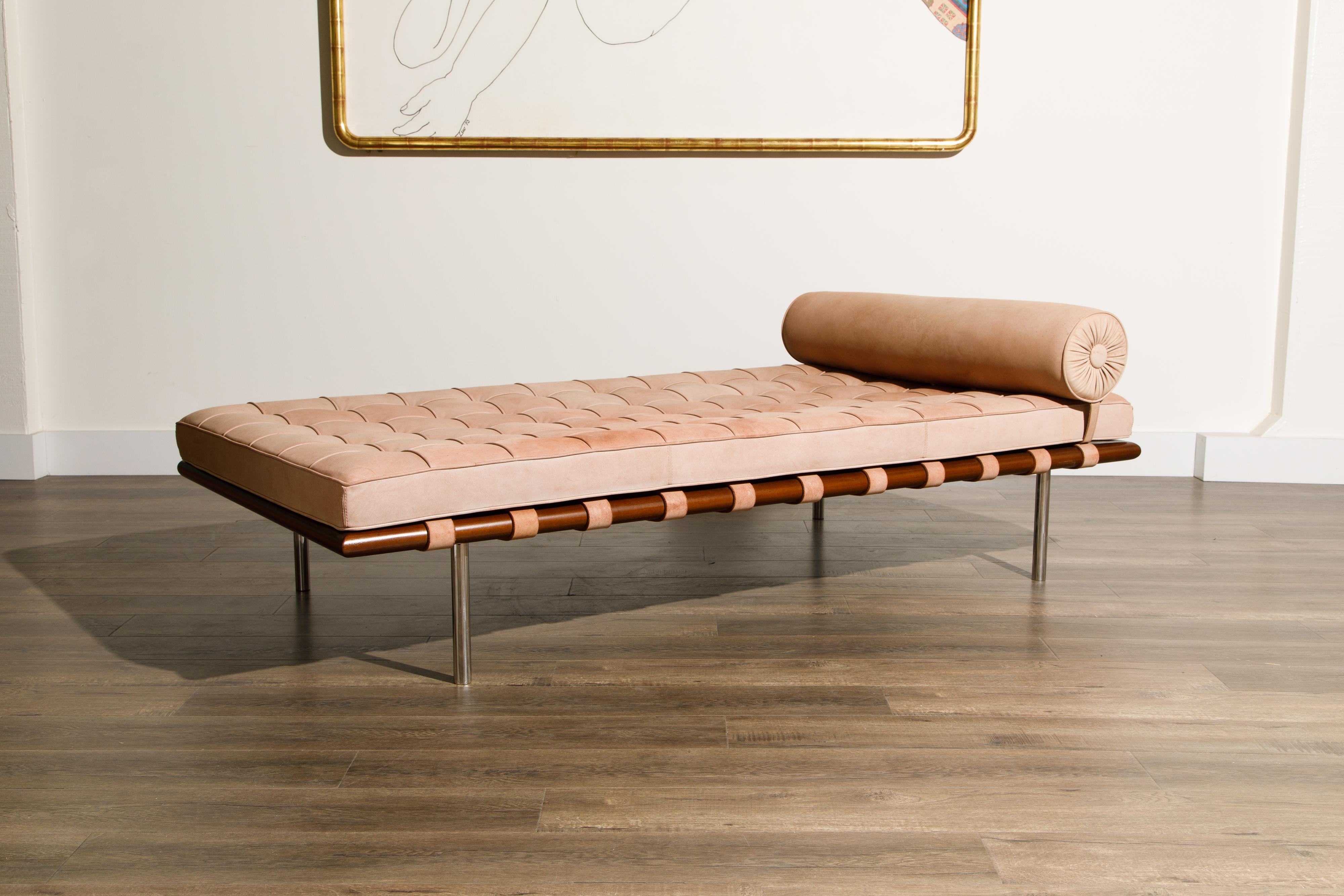 Barcelona Daybed in Nude Suede by Ludwig Mies van der Rohe for Knoll, Signed  In Good Condition In Los Angeles, CA