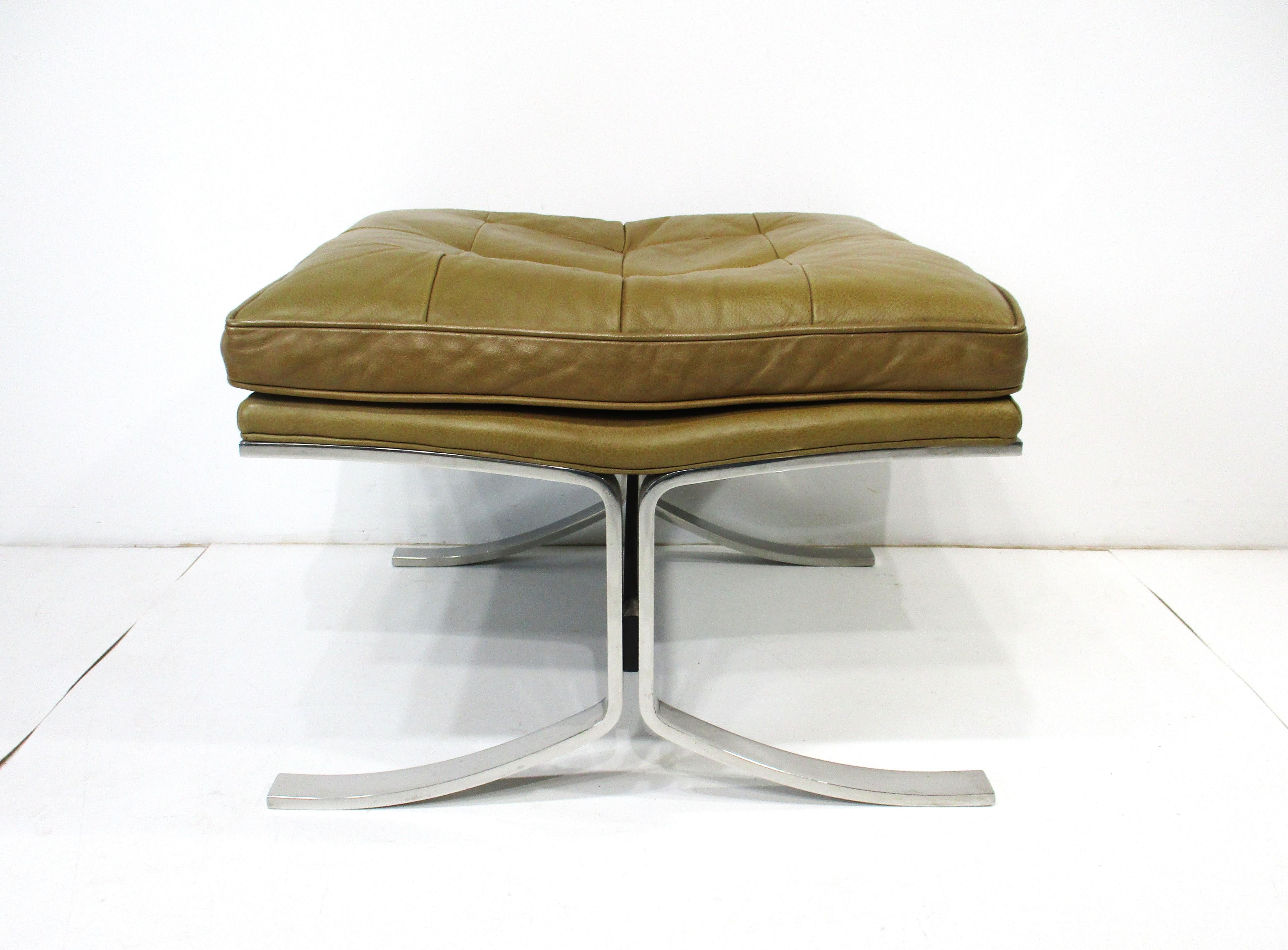 Barcelona Knoll Styled Leather Chrome Ottoman / Stool In Good Condition For Sale In Cincinnati, OH