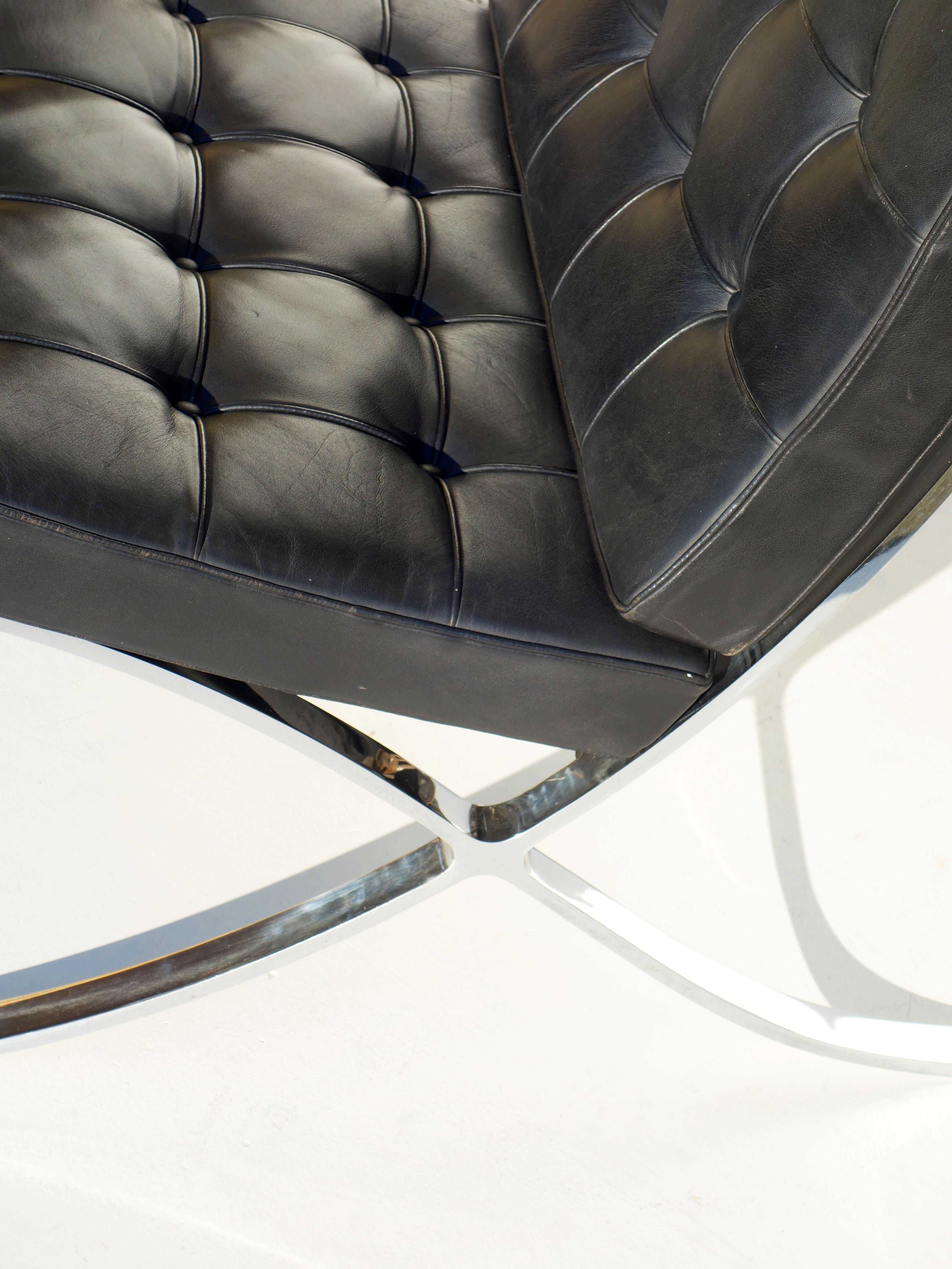 Black leather in perfect condiction
Upholstery in excellent condiction
Chrome in excellent condiction
