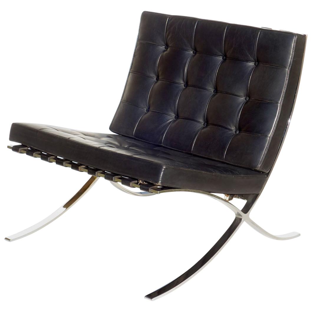 "Barcelona" Mies Van Der Rohe for Knoll 1970s Black Leather Lounge Chair For Sale
