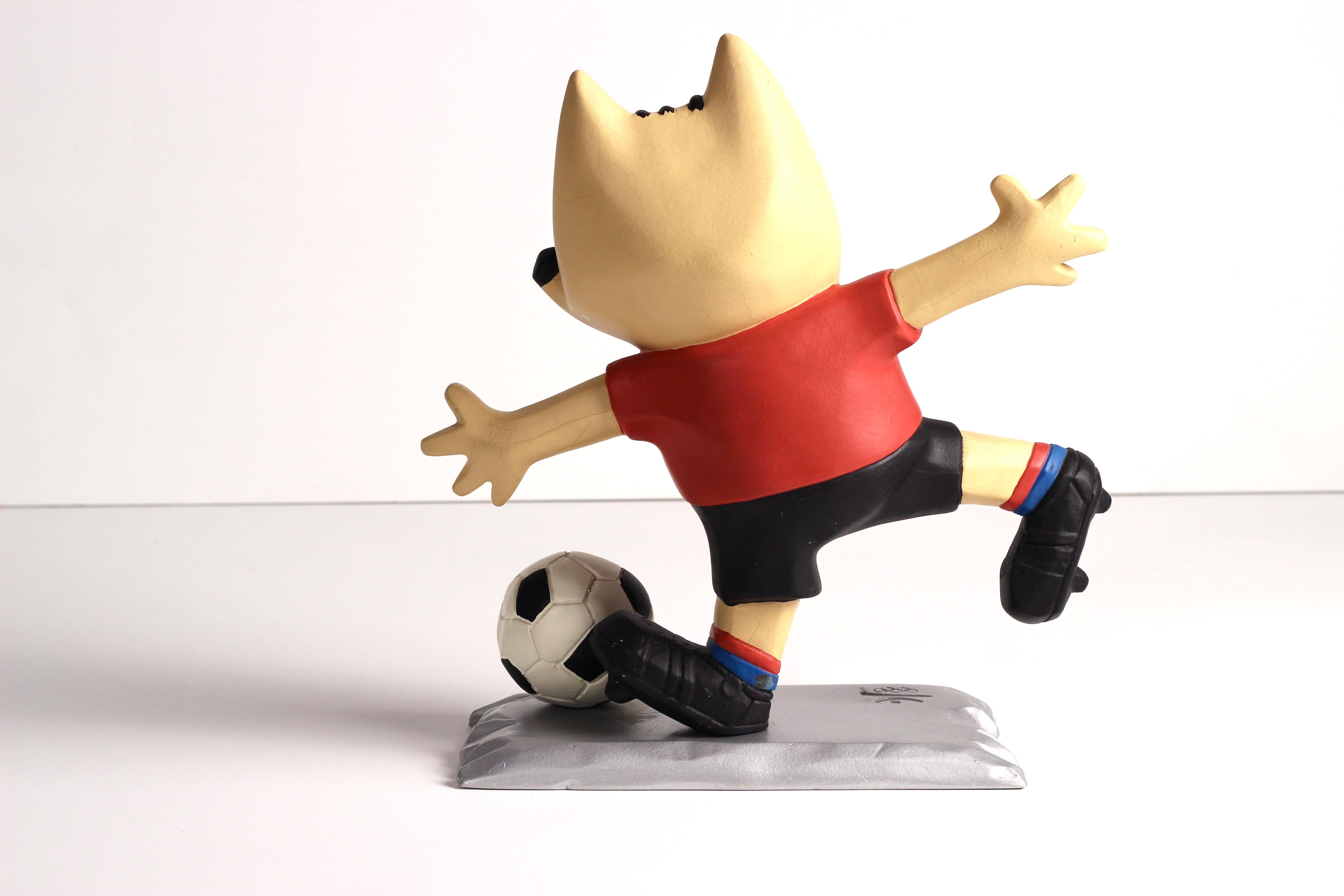 Barcelona Olympischer Fußball Mascot Cobi (1992) von Javier Mariscal im Zustand „Gut“ im Angebot in London, GB