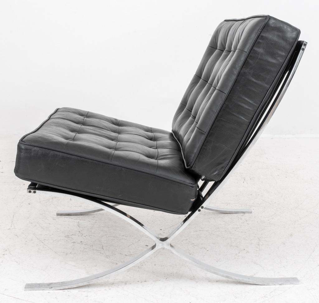 Barcelona Style Chromed Metal & Leather Chair In Good Condition For Sale In New York, NY