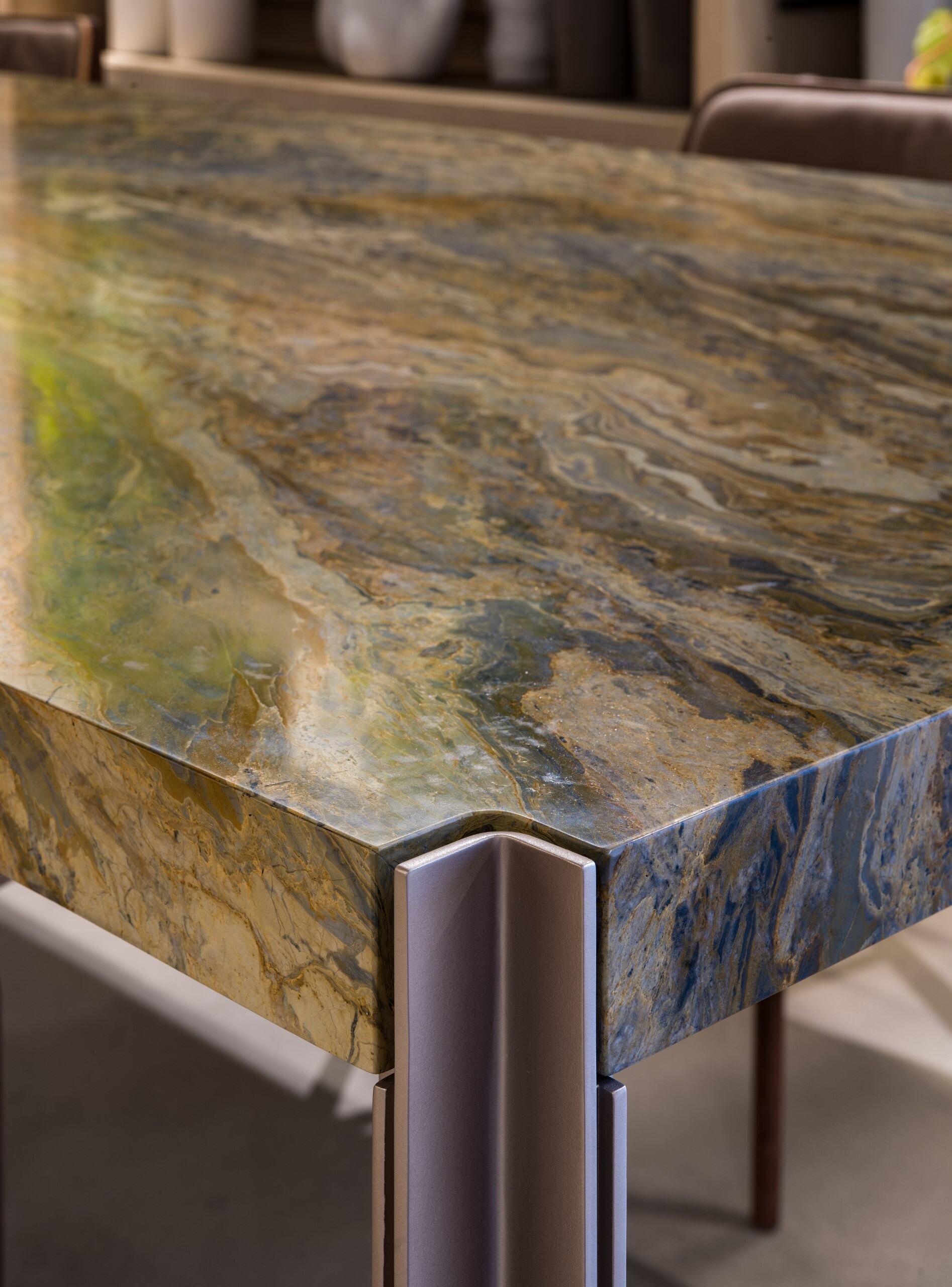 Table Barcelona par Marcio Kogan - Hommage en pierre et en fer à Mies van der Rohe en vente 5