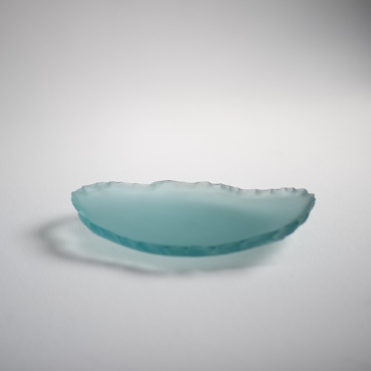 Barchetta-Tablett aus handgehämmertem Glas von VUUN ITALIA
Abmessungen: T 25 x B 40 x H 40 cm. 
MATERIALIEN: Gehämmertes, sandgestrahltes und gebogenes Floatglas.

VUUN Italia entwirft unendlich anpassbare Designprodukte, die für die Einrichtung der
