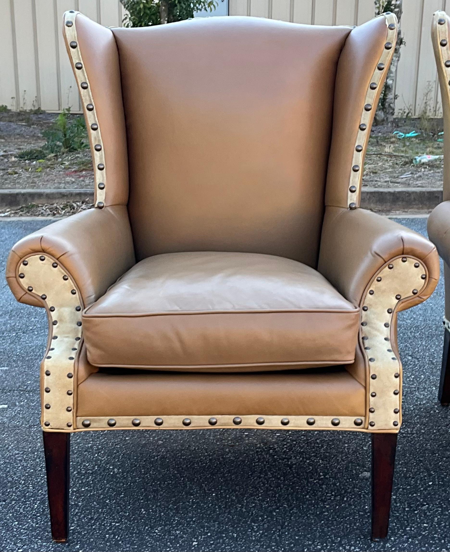 Américain Barclay Butera pour Baker Furniture Co. Chaises à dossier en cuir et daim, paire en vente