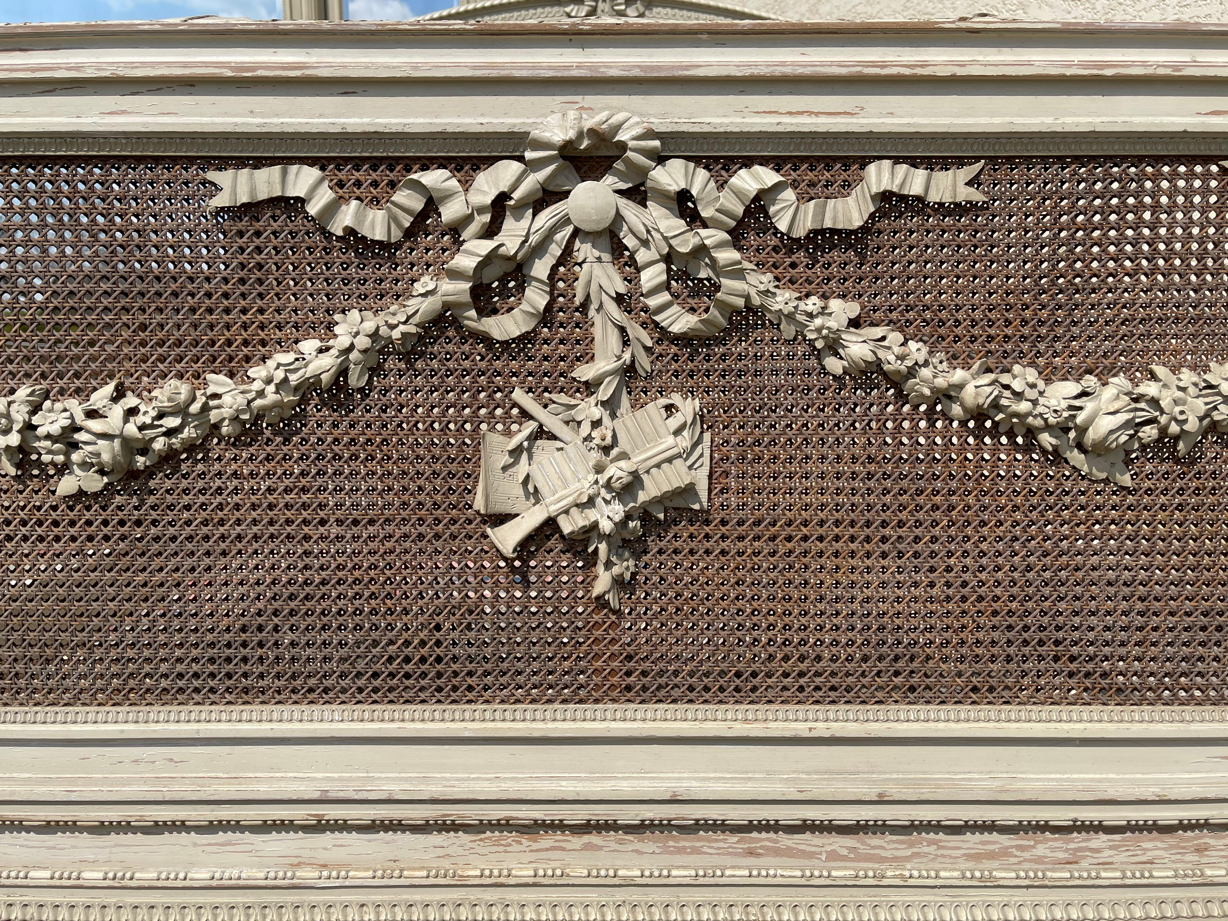 Français Bardié à Bordeaux, Ensemble de chambre à coucher laqué de style Louis XVI, 19ème siècle