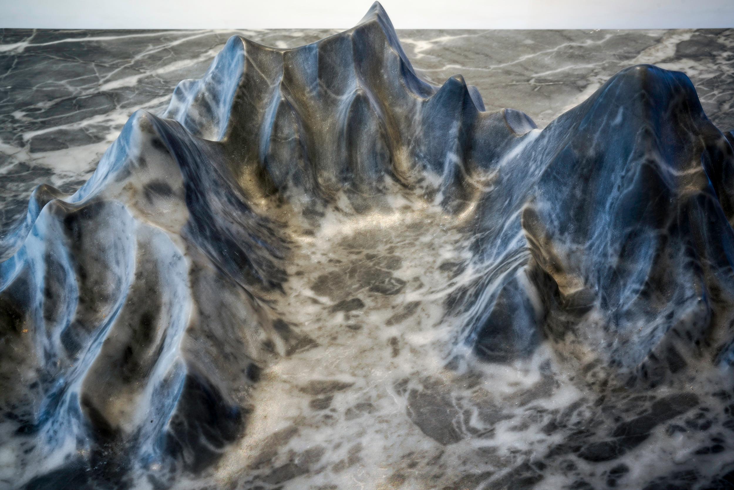Graue Bardiglio-Marmorskulptur von Juan Pablo Marturano, Argentinien, 2014 (21. Jahrhundert und zeitgenössisch) im Angebot