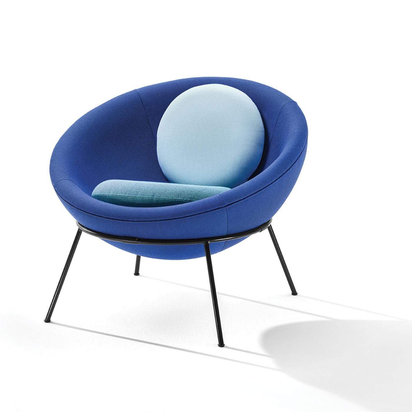 Designed in 1951 by Lina Bo Bardi, the Bardi’s bowl chair is considered a modern design icon. Conceived with an essential frame and universal shape, a semi spherical seat resting lightly on a metallic ring structure supported by four legs - it