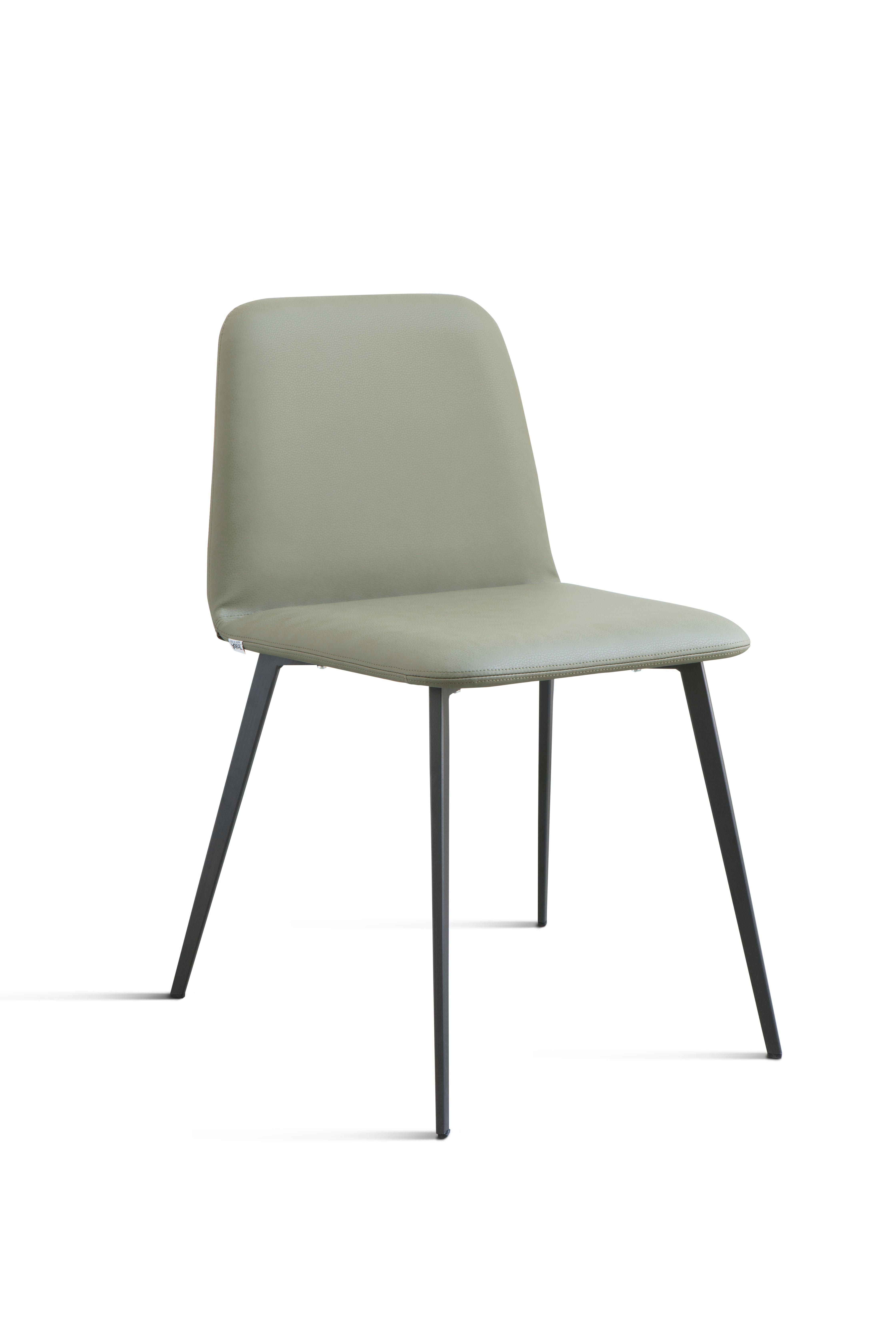 Bardot Met stands out for its elegance and brightness, extending its style to include new frames, pastel and vibrant shades, and refined, contemporary finishes. The frame of the new chair and stool is lighter, through the use of clean-lined, metal