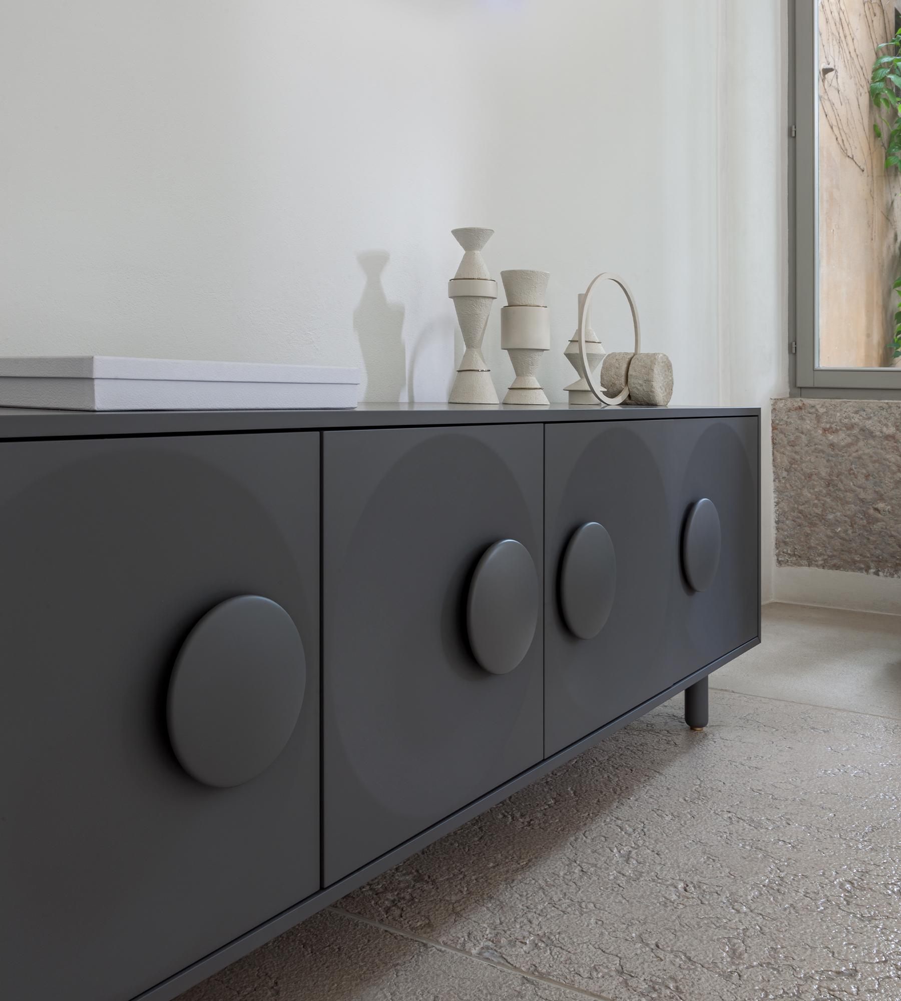 Cómoda Bardot, cuatro puertas, de Morica Design Posmoderno en venta