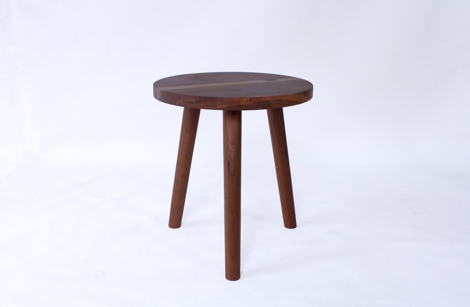 Desnuda una mesa auxiliar de madera hecha a mano con fieltro merino insertado de Laylo en venta 7
