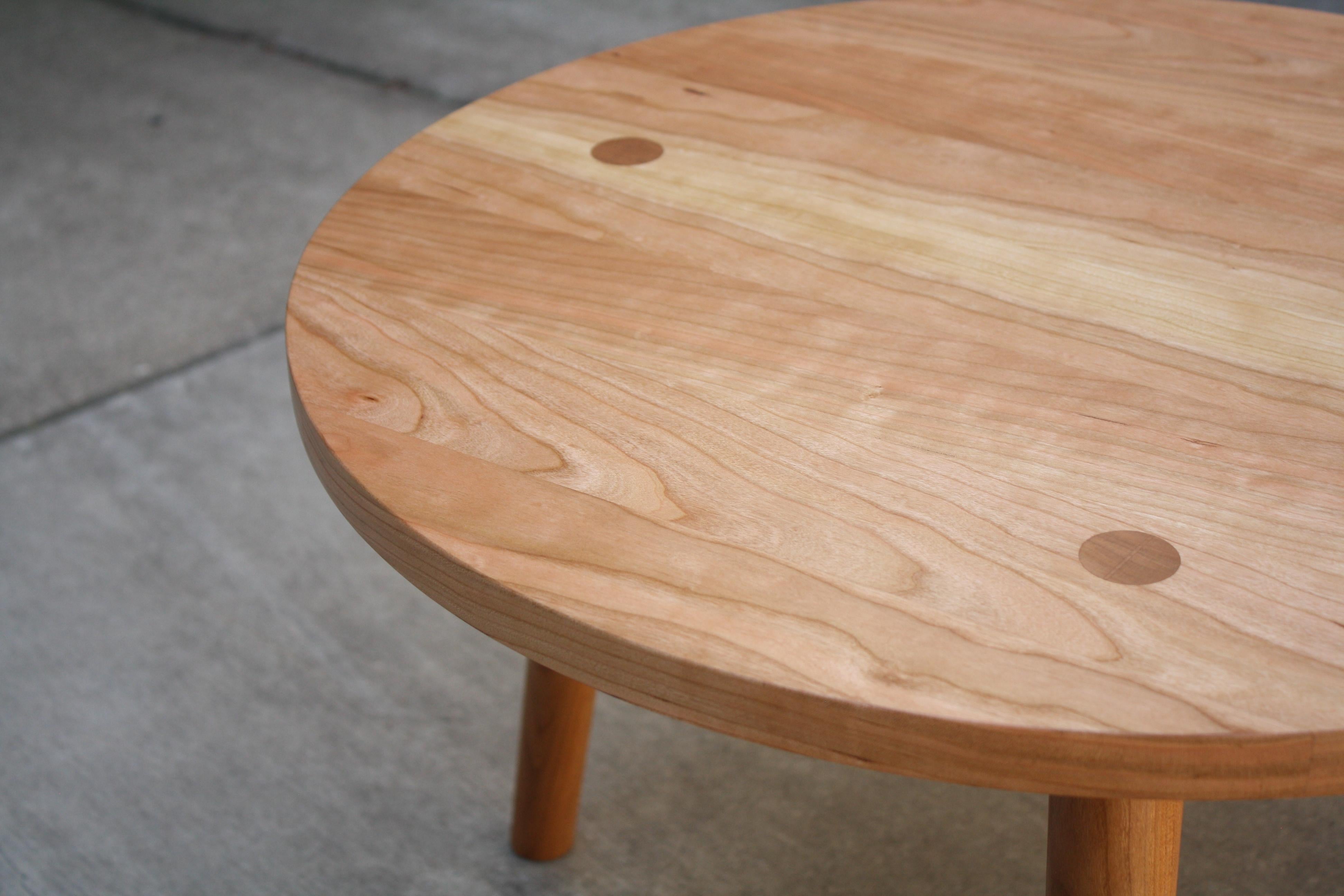 Américain Table en bois faite à la main Bare a Handmade par Laylo Studio en vente
