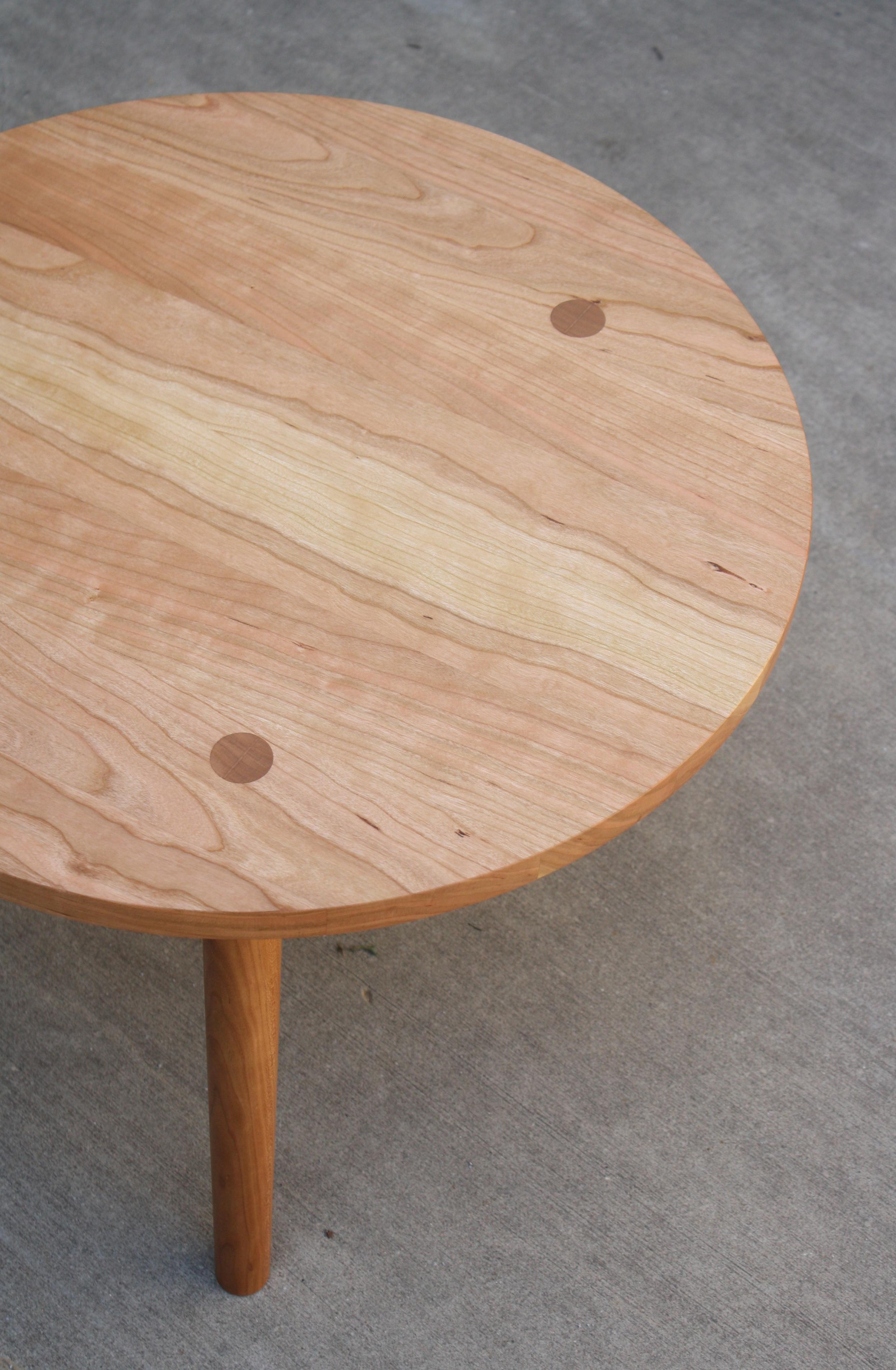 Ébénisé Table en bois faite à la main Bare a Handmade par Laylo Studio en vente