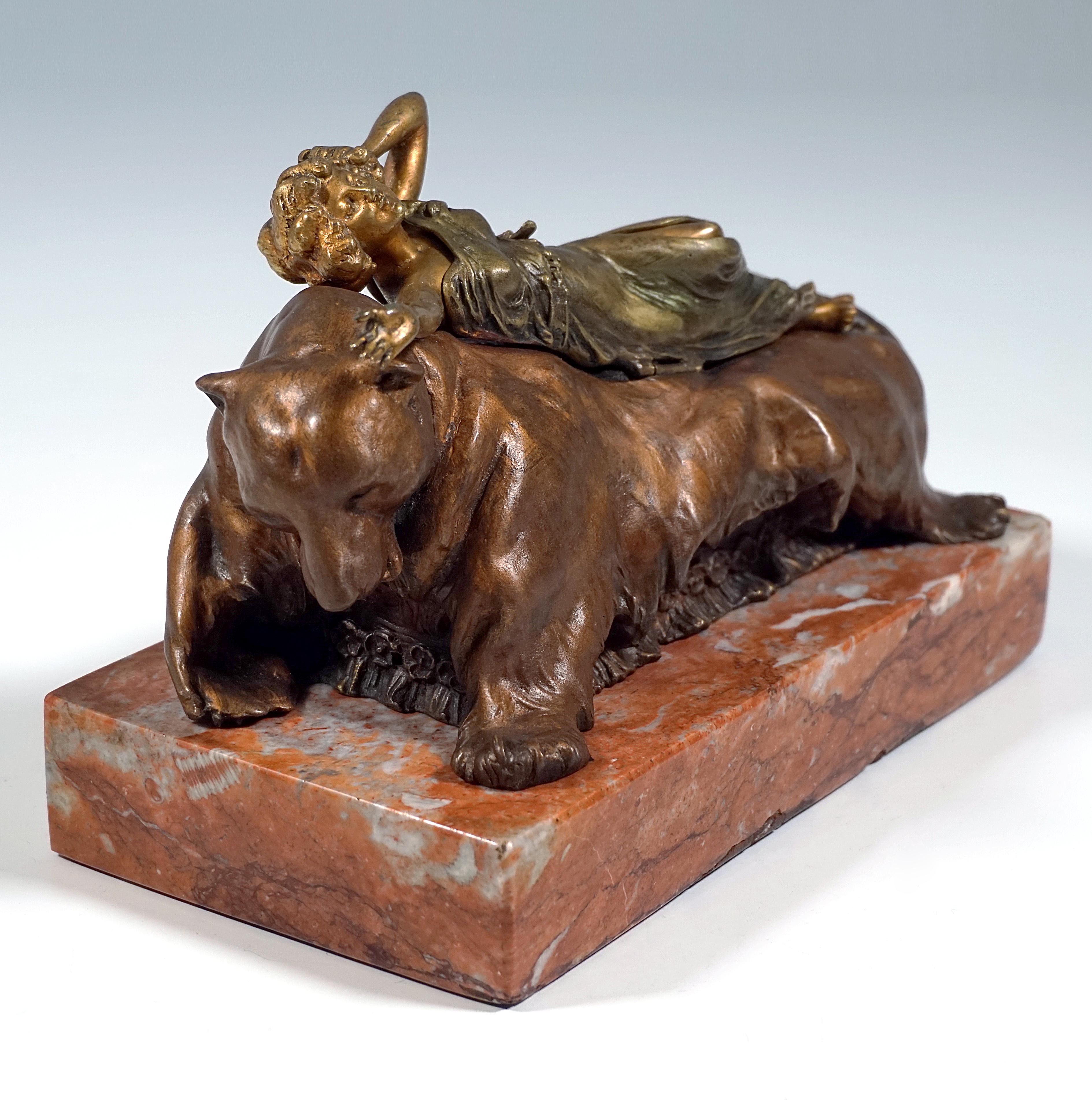 Austriaco 'Nudo sull'orso', bronzo meccanico viennese, bellezza su pelle d'orso, Carl Kauba, 1900 in vendita