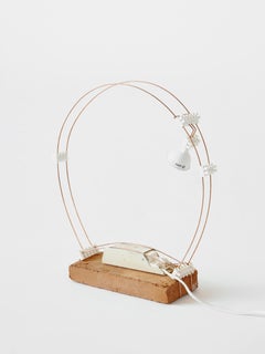 Série B.A.R.E, lampe de table en cuivre 'Small Circular' de Lucas Muñoz Muñoz