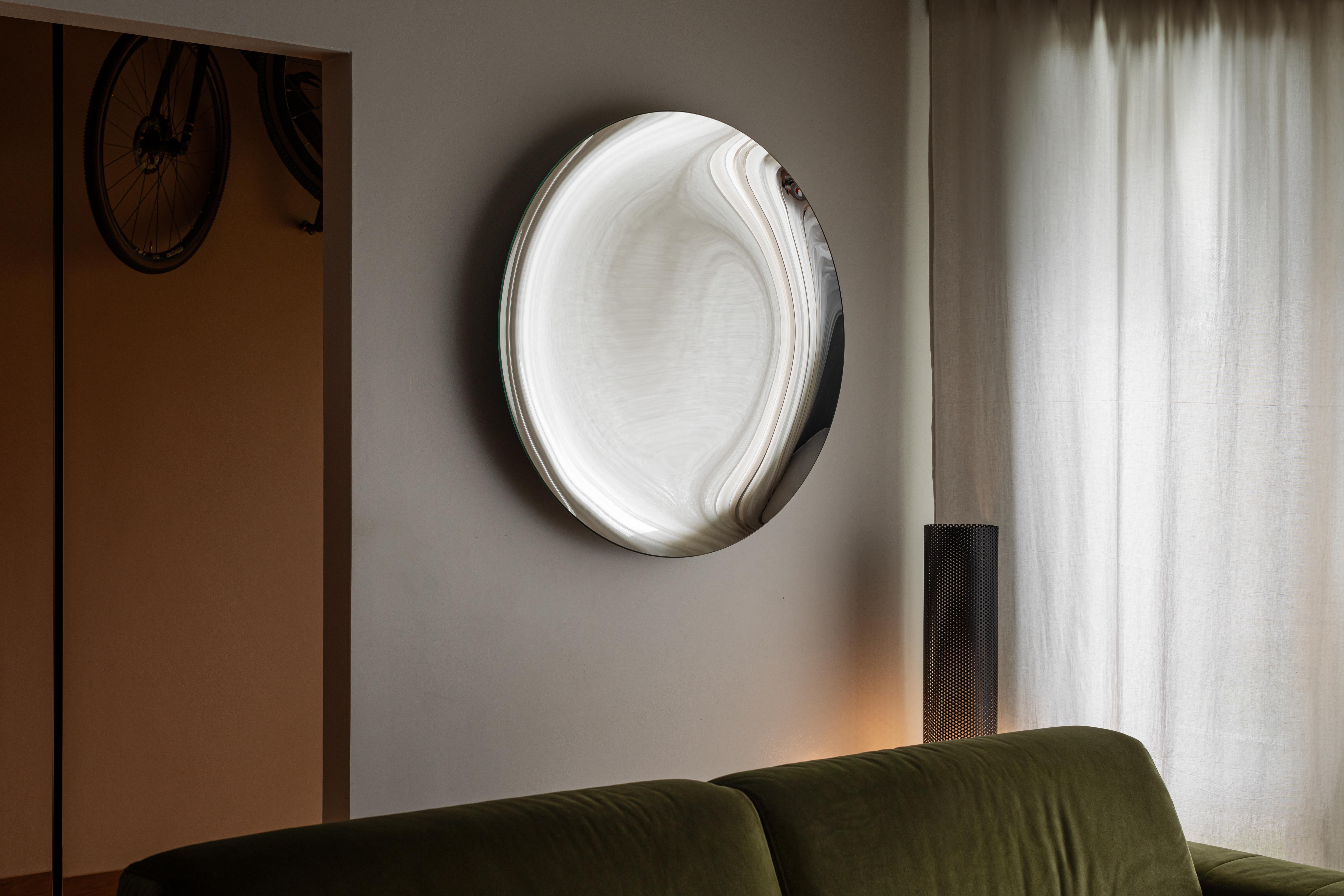 Miroir mural Bare Ultrawhite de OOM Contemporary Glass
Dimensions : Ø 95 cm.
MATERIAL : Nitrate d'argent sur verre bombé à faible teneur en fer de 5 mm

Découvrez la Collection S/One, où l'art du verre rencontre un design innovant. Cette série