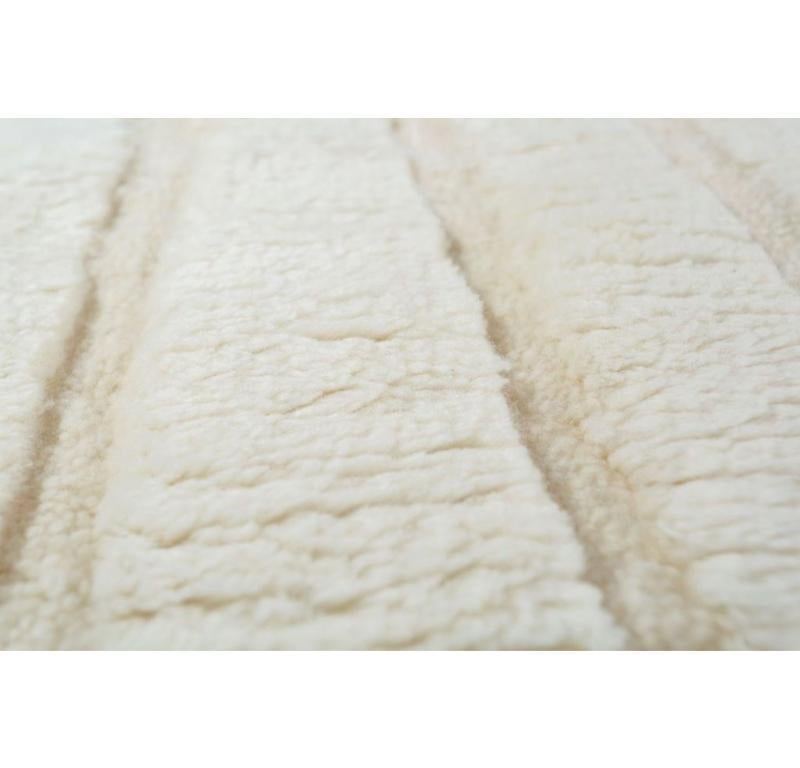 Indian Barefoot Bliss Undyed White & Undyed White 300x420 cm Handknotted Rug For Sale