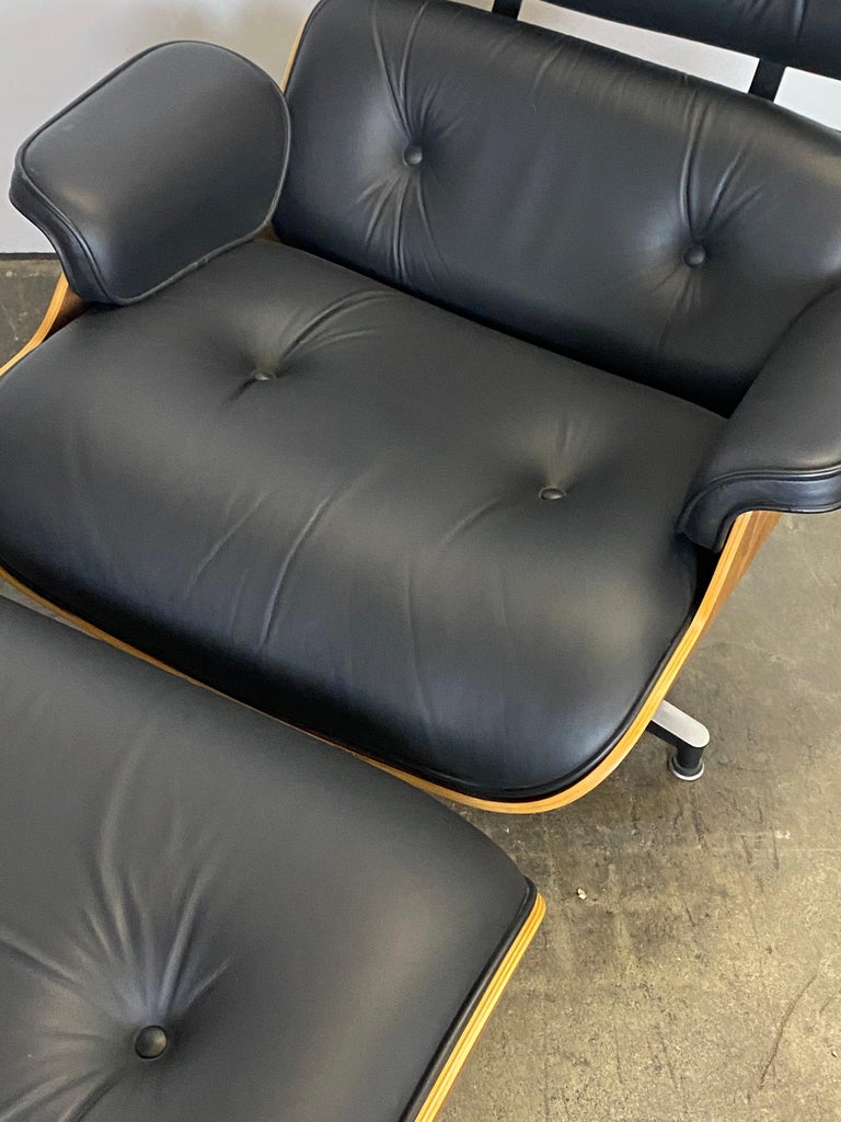 Stunning Eames Lounge Chair and Ottoman For Sale at 1stDibs