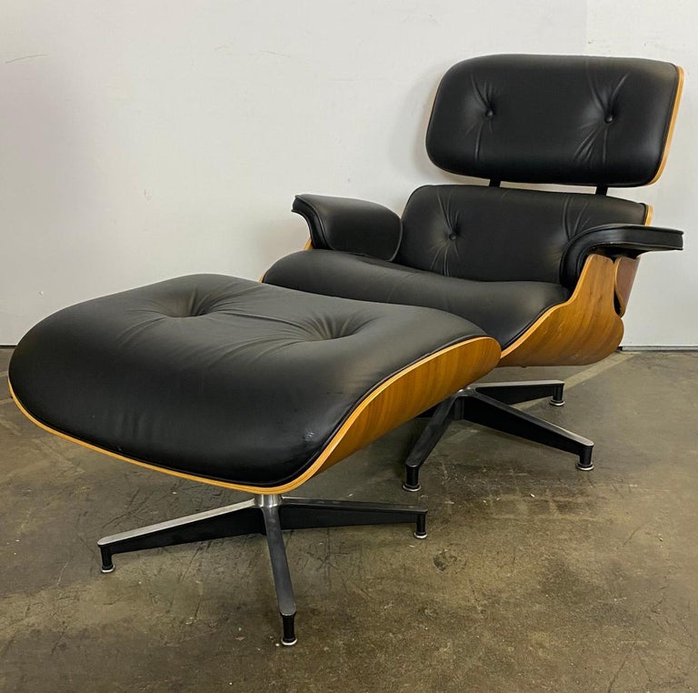Stunning Eames Lounge Chair and Ottoman For Sale at 1stDibs