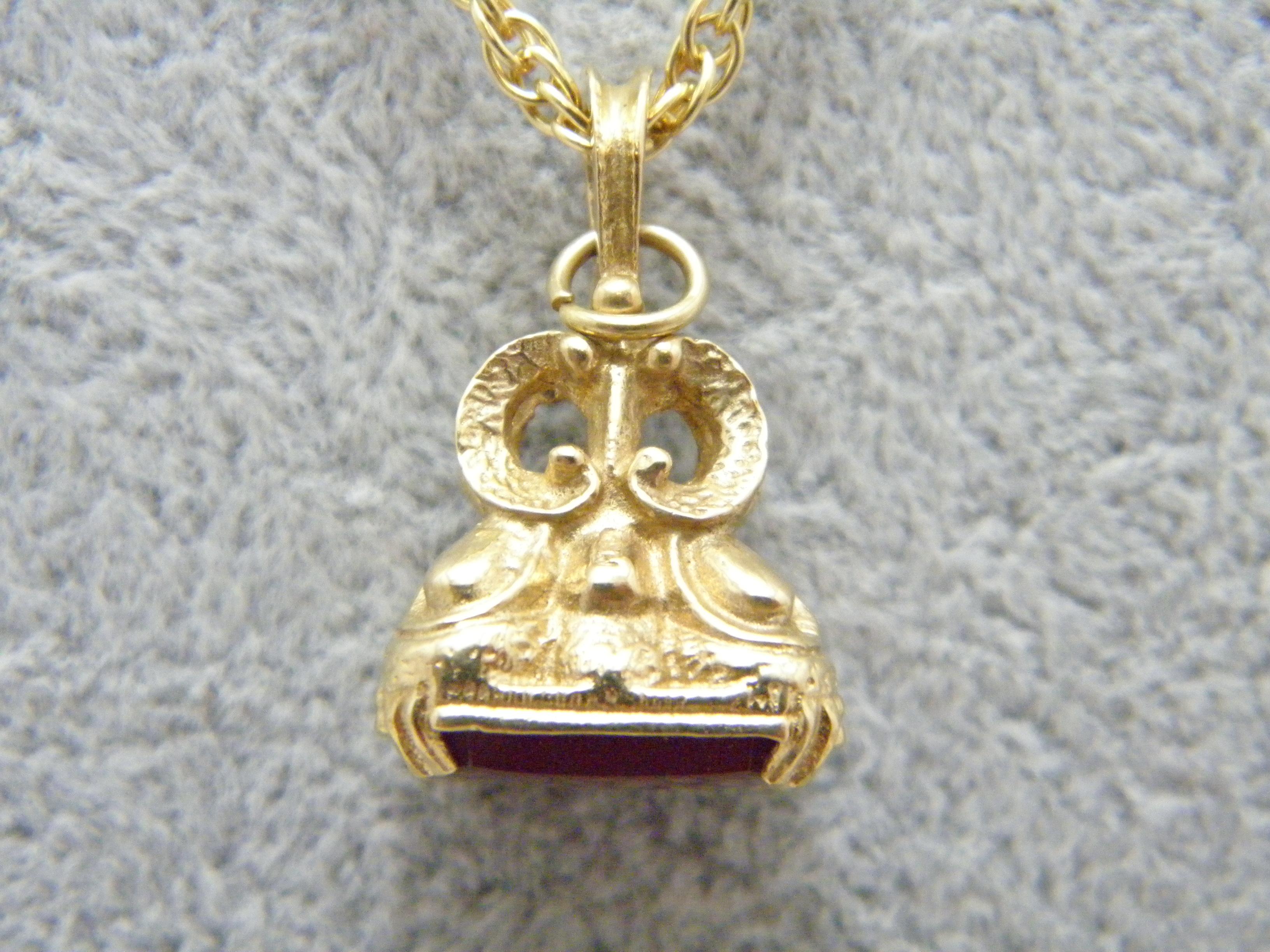 Bargain Antike 9 Karat Gold schwere Karneol-Knopf-Anhänger Halskette 20 Zoll Seilkette (Viktorianisch) im Angebot