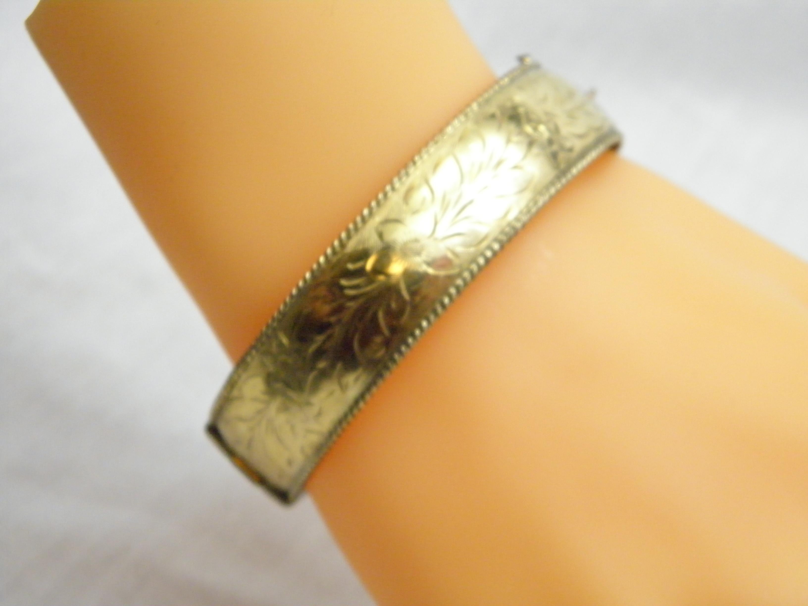 Bargain Vintage 9ct Gold 'Metal Core' Floral Engraved Cuff Hinged Bracelet For Sale 3