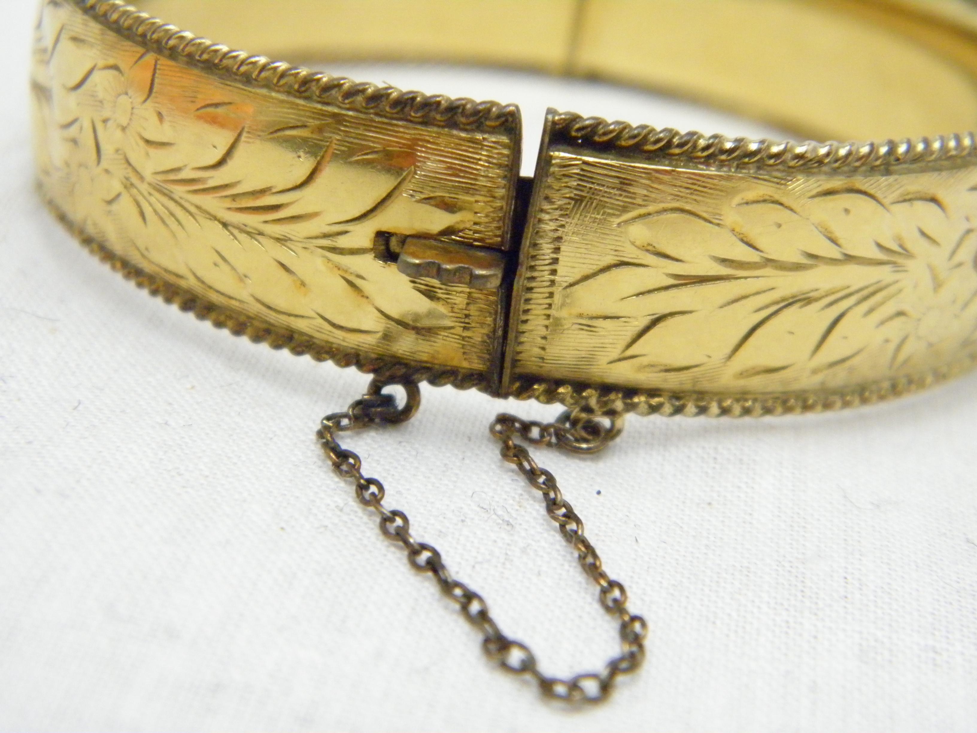 Bargain Vintage 9ct Gold 'Metal Core' Floral Engraved Cuff Hinged Bracelet In Fair Condition For Sale In Camelford, GB