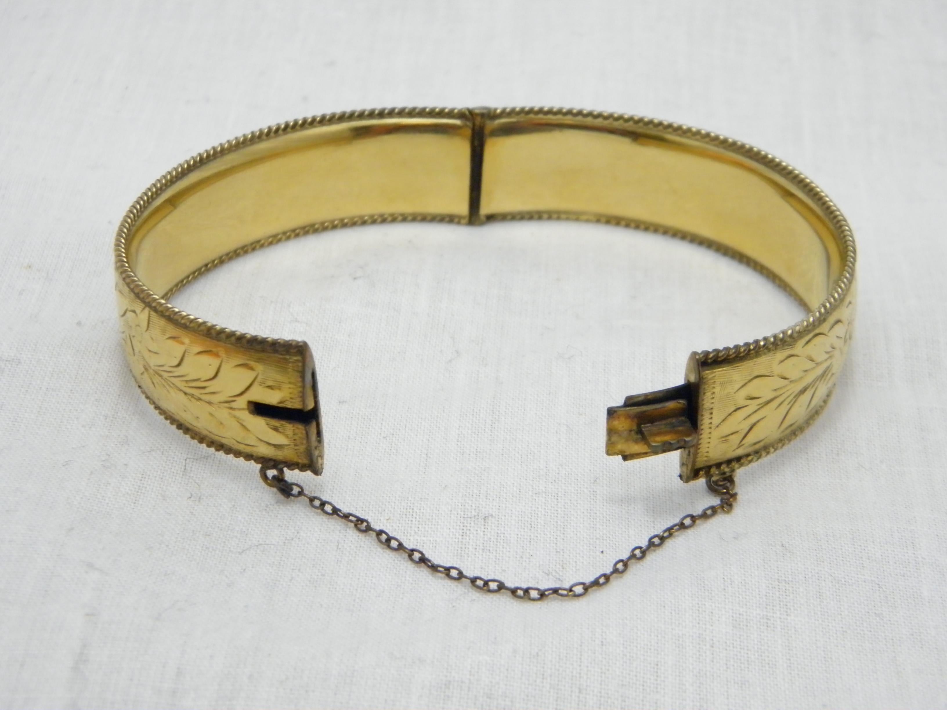 Women's or Men's Bargain Vintage 9ct Gold 'Metal Core' Floral Engraved Cuff Hinged Bracelet For Sale