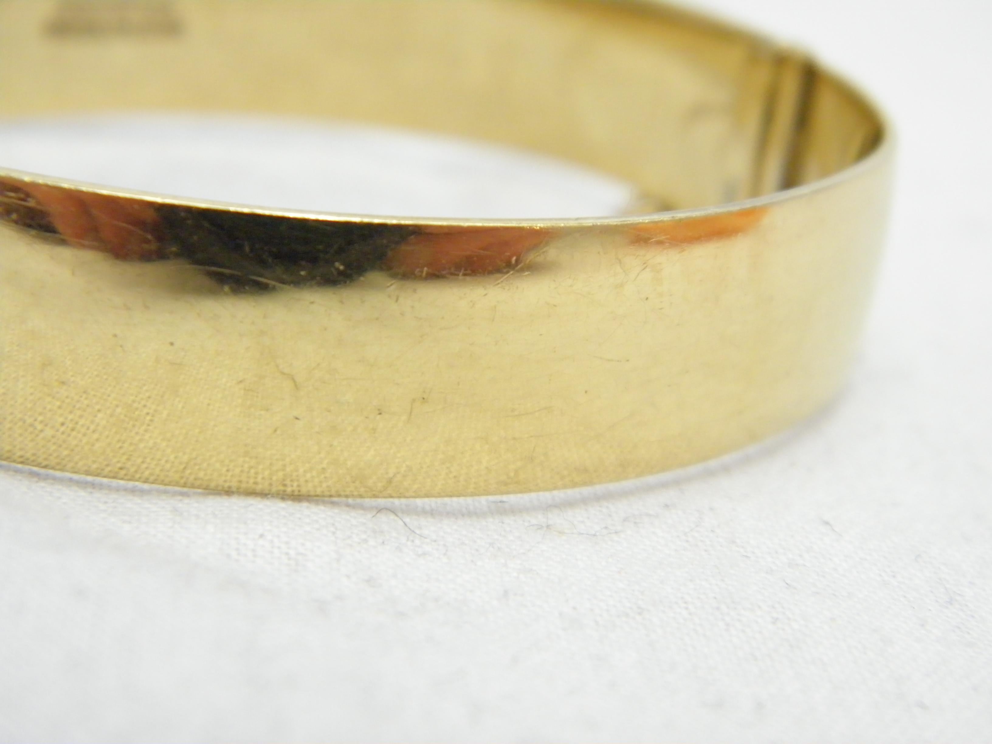 Contemporary Bargain Vintage 9ct Gold 'Rolled' Floral Cuff Hinged Bracelet Bangle 375 Purity  For Sale