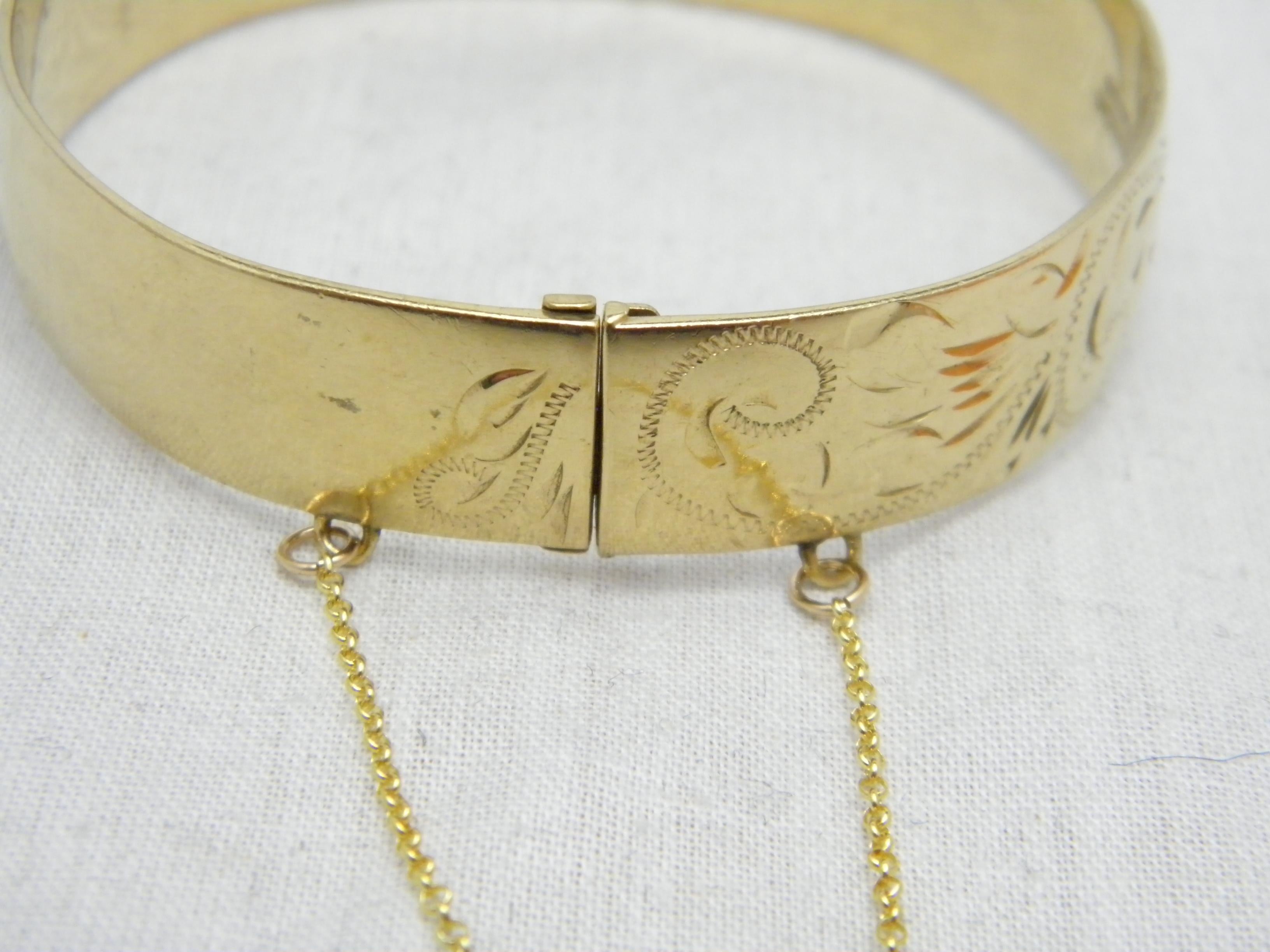 Bargain Vintage 9ct Gold 'Rolled' Floral Cuff Hinged Bracelet Bangle 375 Purity  In Good Condition For Sale In Camelford, GB