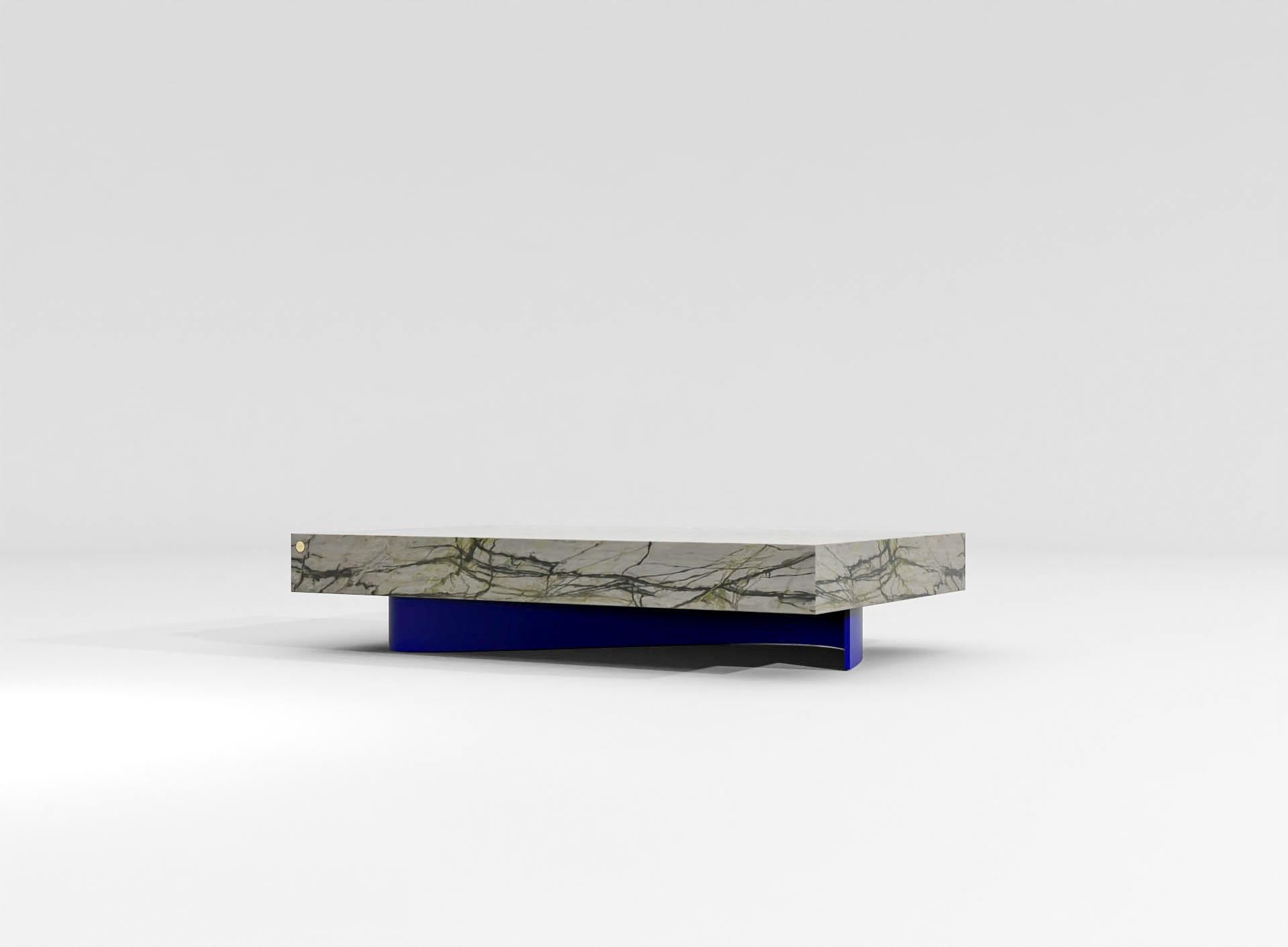 Couchtisch mit Wellenschliff aus Calacatta Verde-Marmor und blauem pulverbeschichtetem Stahl (Belgisch) im Angebot