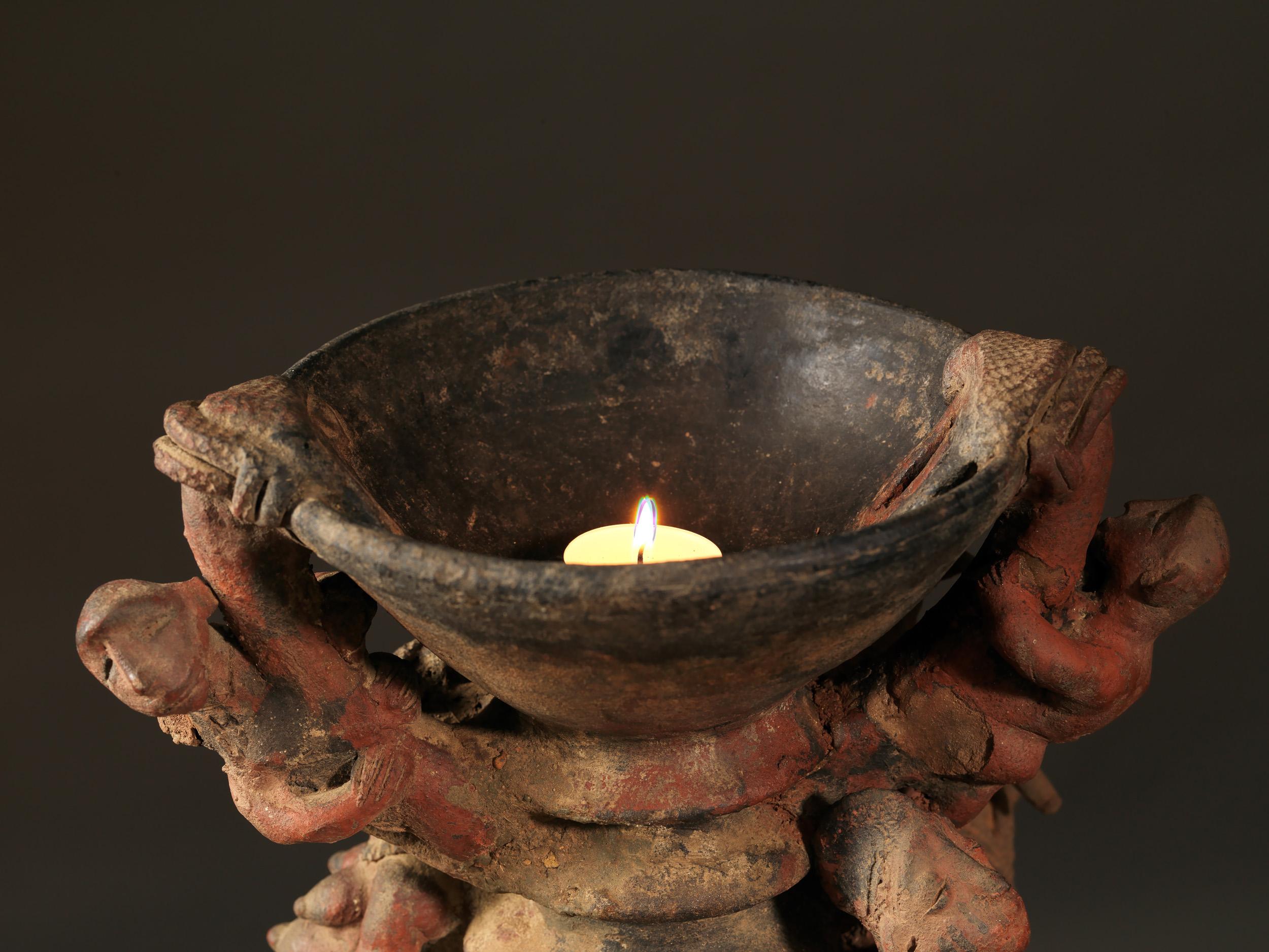 Pueblo Bariba, Benin, Rara vasija ceremonial de terracota en Bueno estado para la venta en Leuven , BE