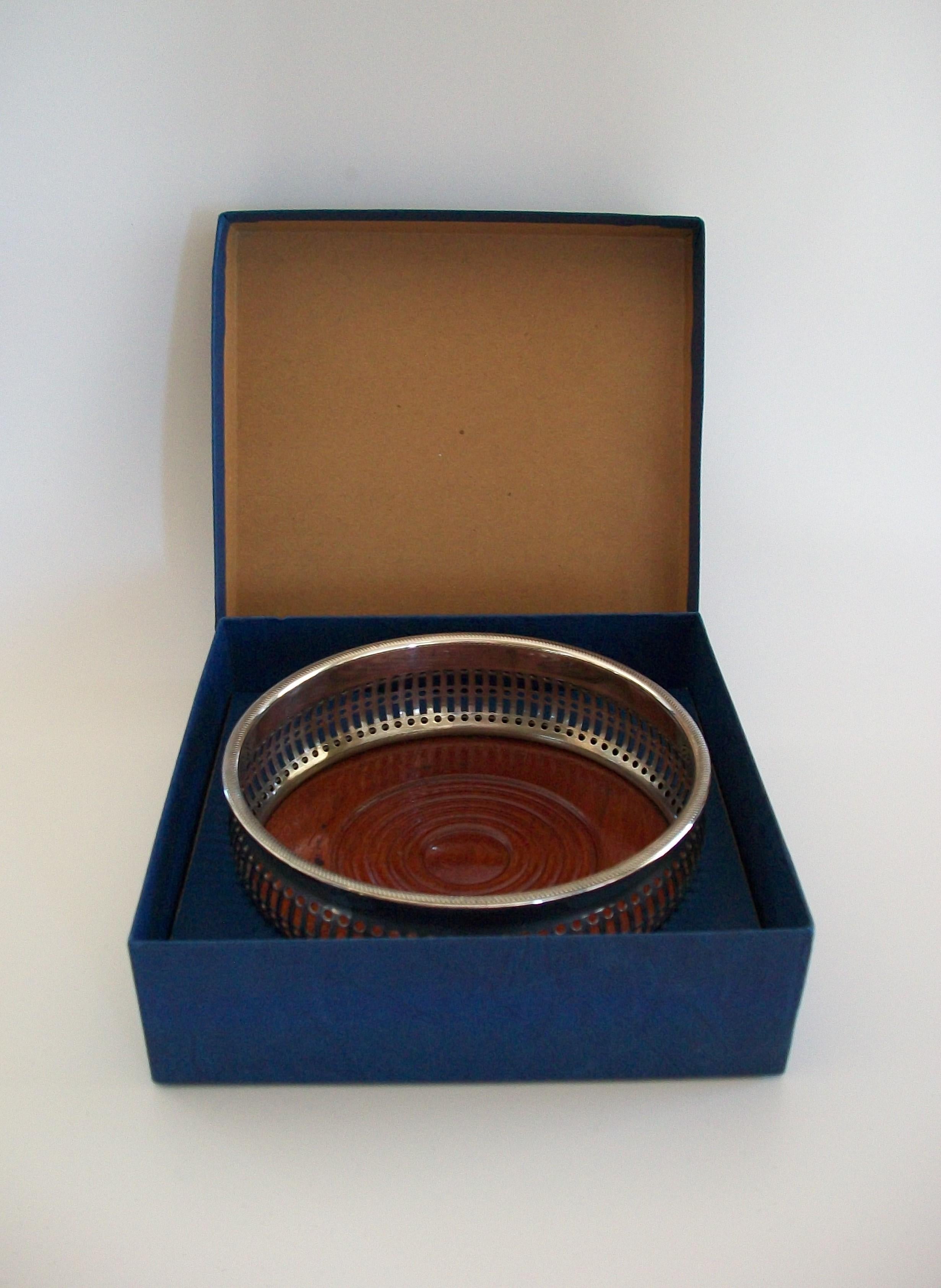 BARKER ELLIS - Vintage Silver Plate Bottle Coaster - U.K. - Mid 20th Century For Sale 9