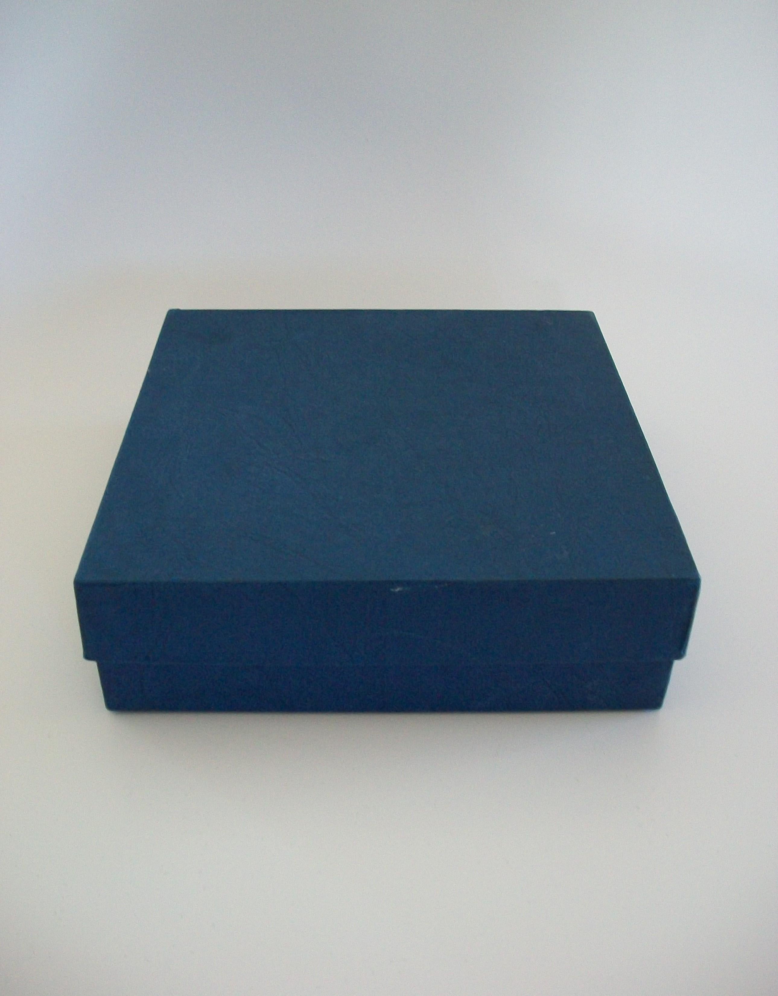 BARKER ELLIS - Vintage Silver Plate Bottle Coaster - U.K. - Mid 20th Century For Sale 10
