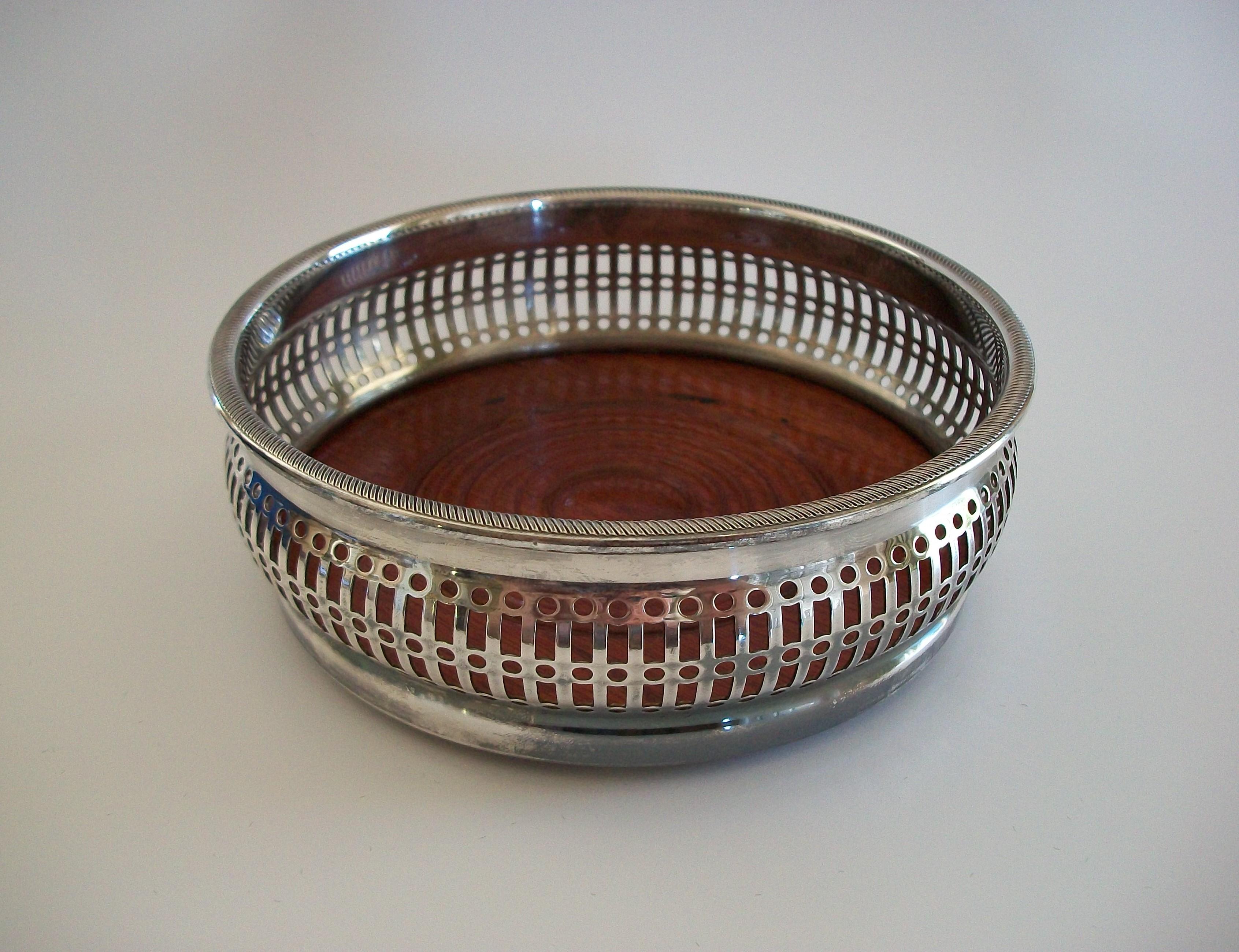 Regency BARKER ELLIS - Vintage Silver Plate Bottle Coaster - U.K. - Mid 20th Century For Sale