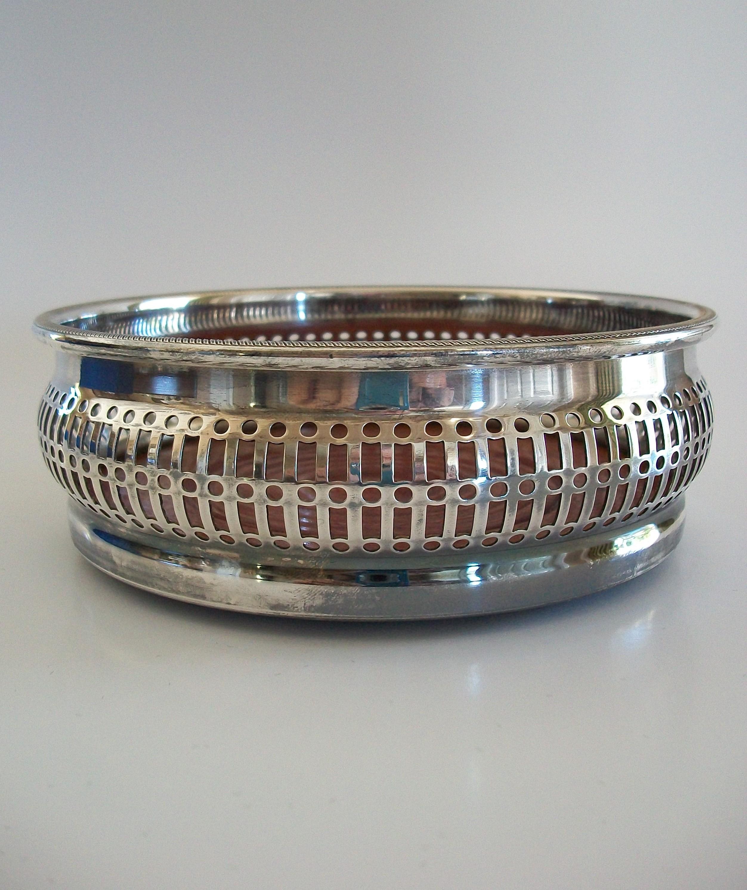BARKER ELLIS - Vintage Silver Plate Bottle Coaster - U.K. - Mid 20th Century For Sale 1