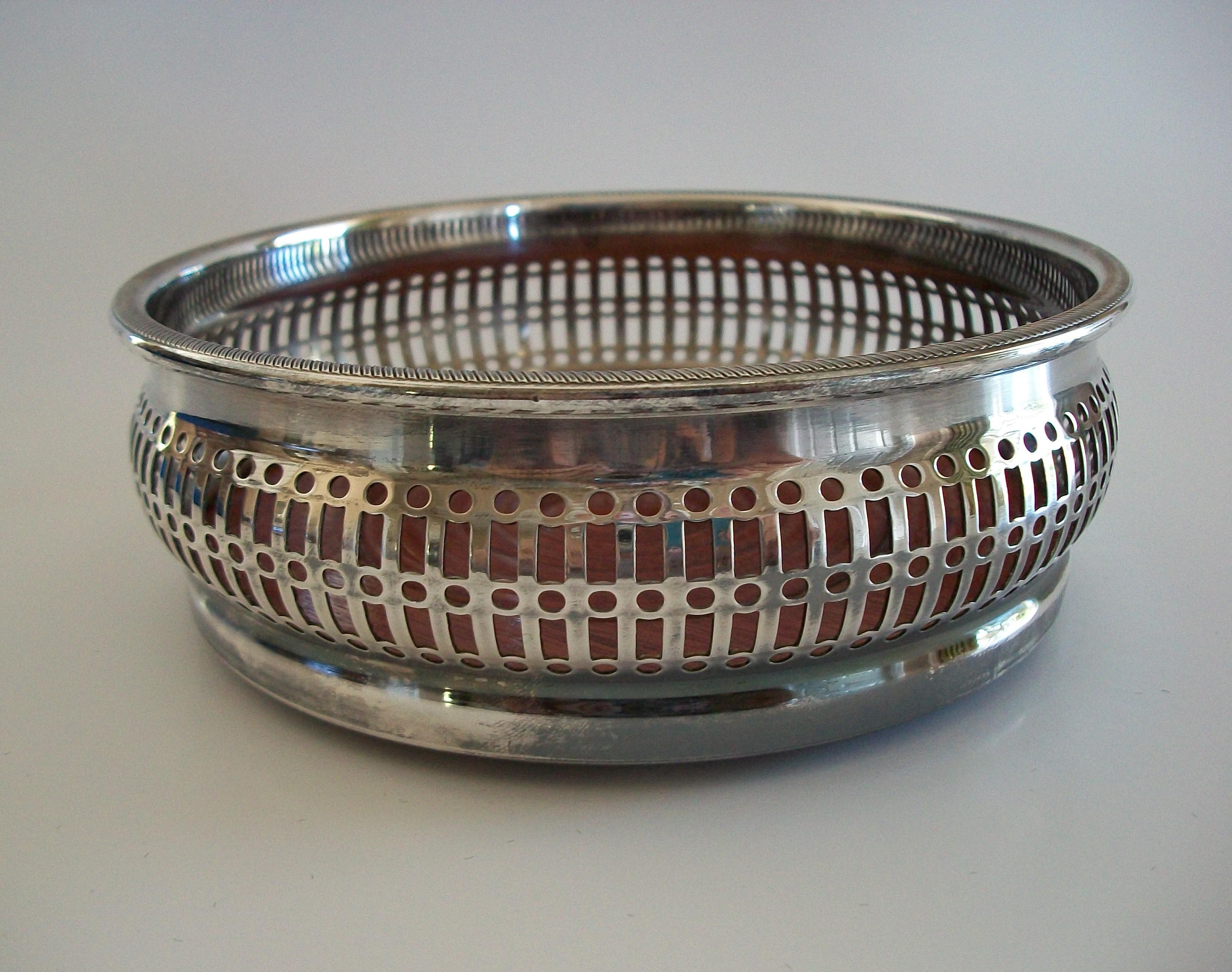BARKER ELLIS - Vintage Silver Plate Bottle Coaster - U.K. - Mid 20th Century For Sale 2