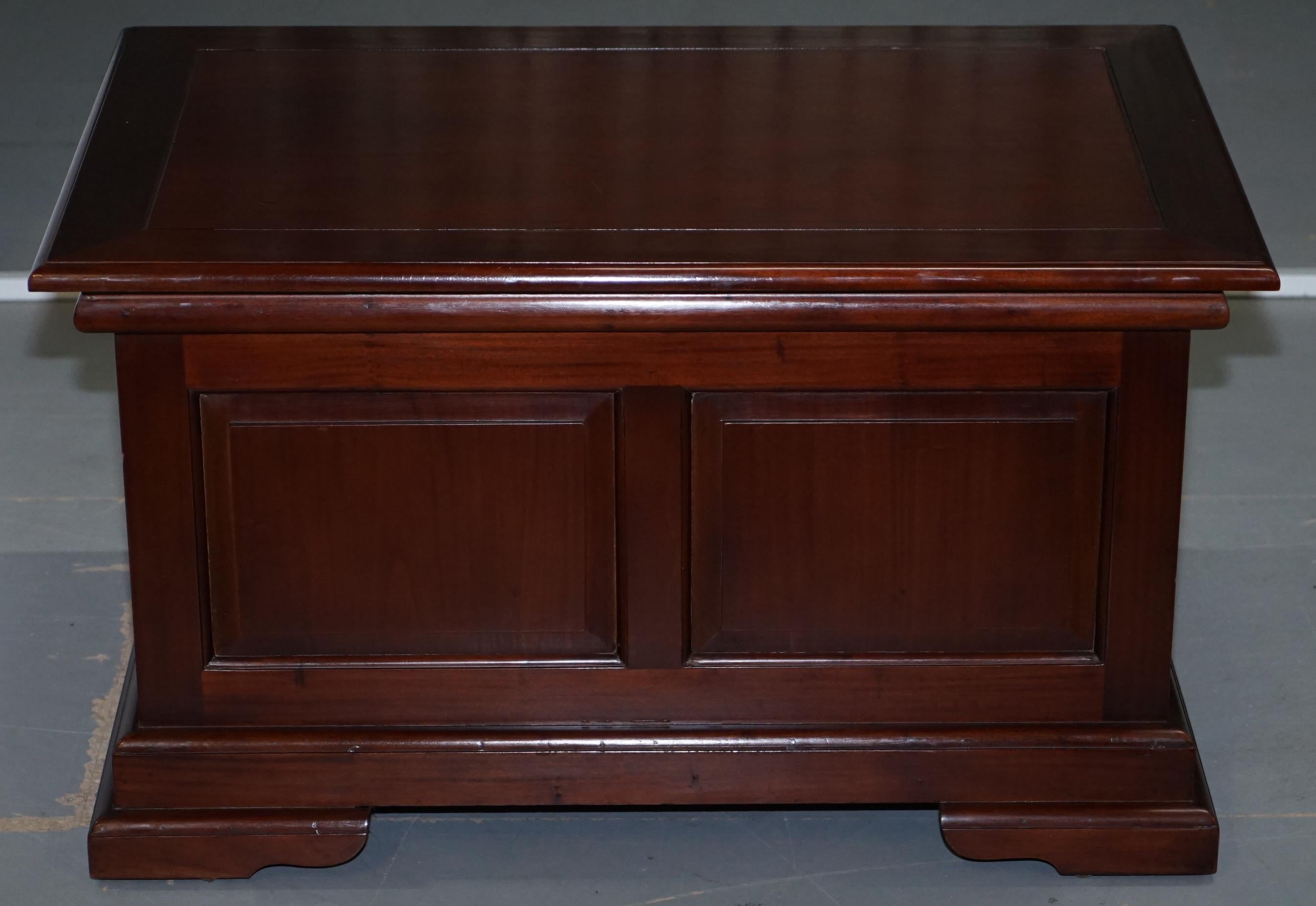 20th Century Barker & Stonehouse Grosvenor Bedroom Suite Wardrobes Drawers Chest