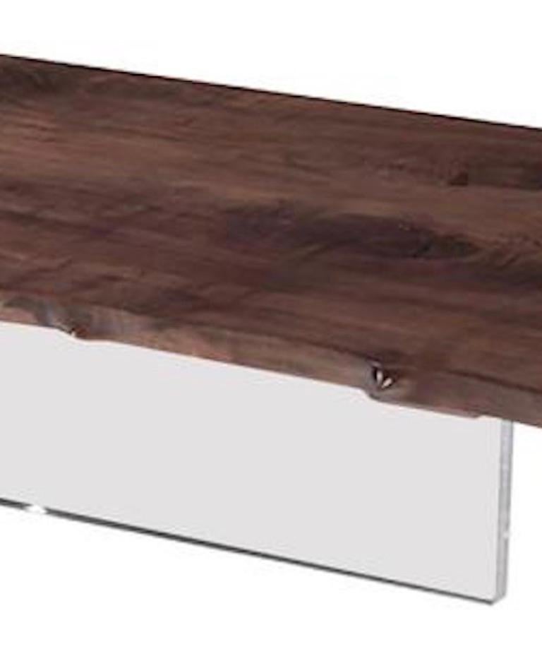 XXIe siècle et contemporain Barlas Baylar, Hudson NYC Table basse à bord cascade en noyer et base en plexi en vente